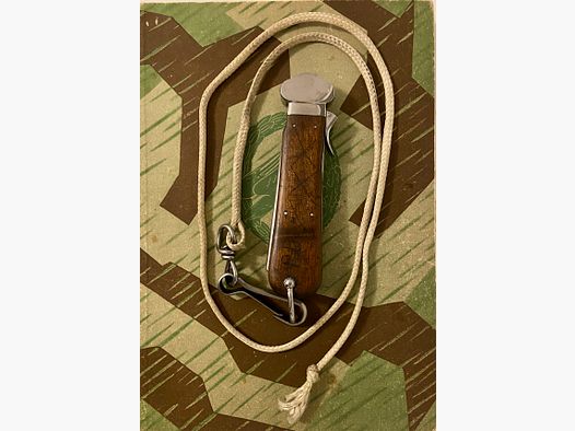 Flieger-Kappmesser der Deutschen Luftwaffe aus dem 2. Weltkrieg; 1. Modell - nicht zerlegbar, mit Fangschnur