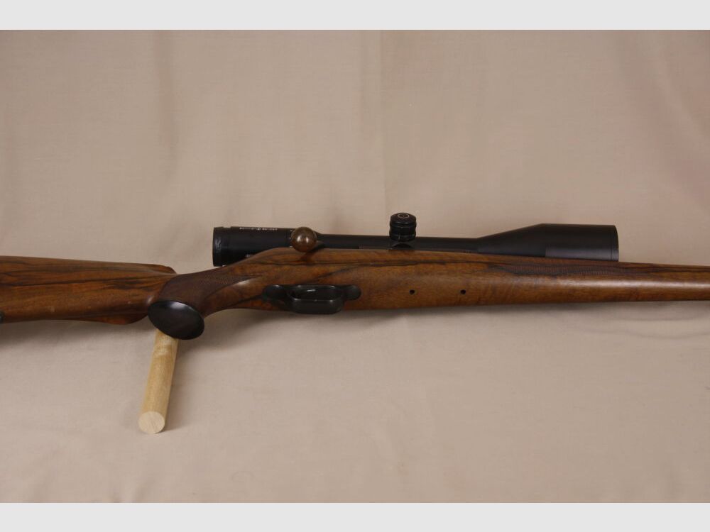 Blaser R93 Stutzen // CUSTOM MADE Handschäftung // Toll gemasertes Schaftholz!