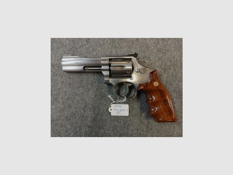 Smith + Wesson Mod. 617-1, Kal. .22 l.r., LL 4"