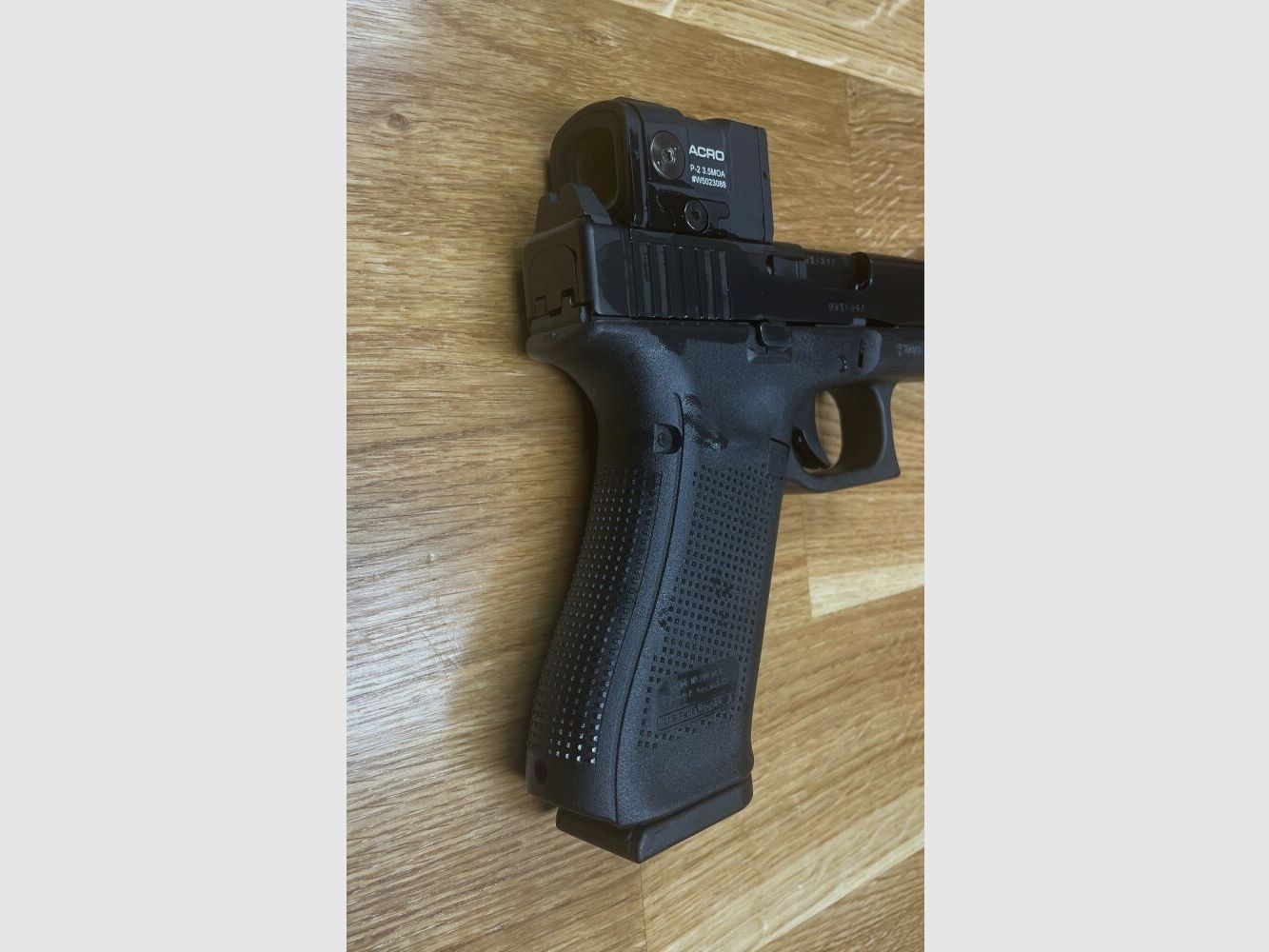 Glock 17 Gen5 MOS with Aimpoint ACRO P-2 + AMERIGLO SD Sights including Aimpoint adapter plate for Aimpoint, all mounted! Night vision levels