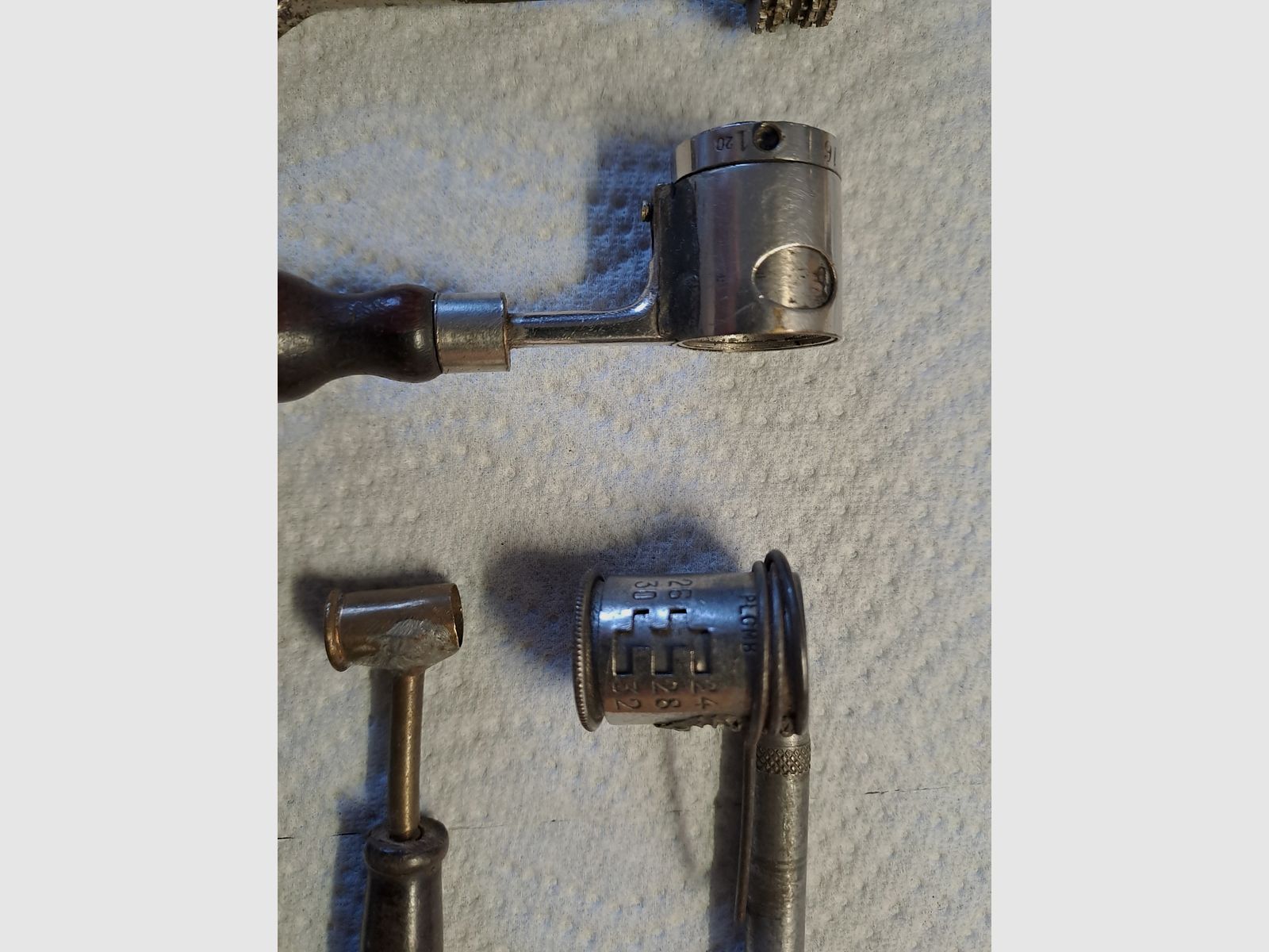 Caricatori di munizioni antiche e accessori