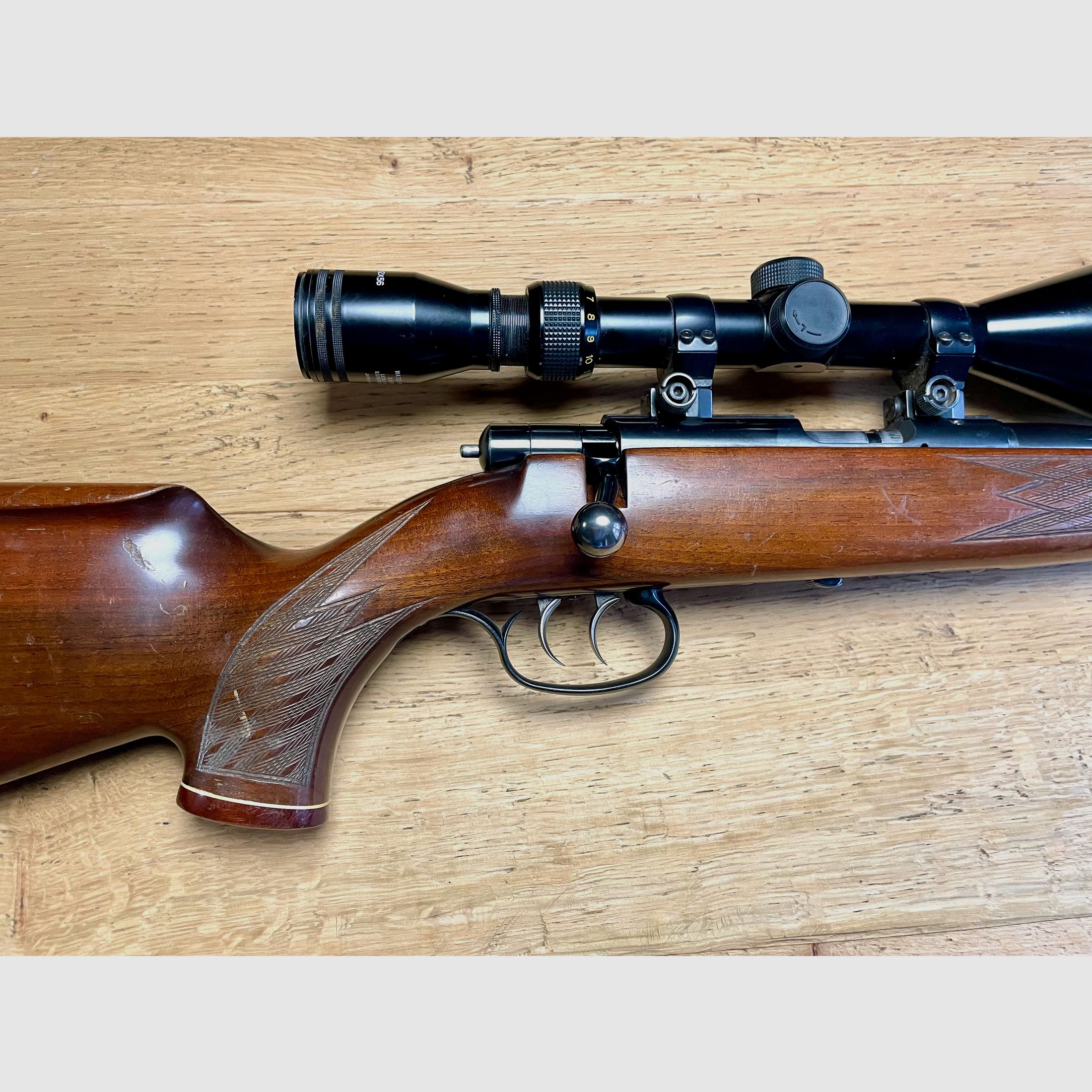 Repetitiegeweer Anschütz Mod. 1422 met Duitse trekker inclusief ZF Tasco 4-12x56 en geluiddemper