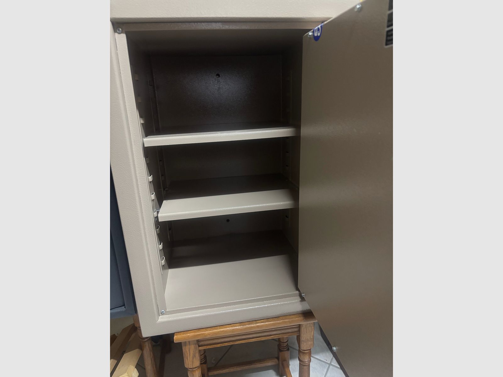 Stahlschrank, Sicherheitsstufe B nach VDMA24992