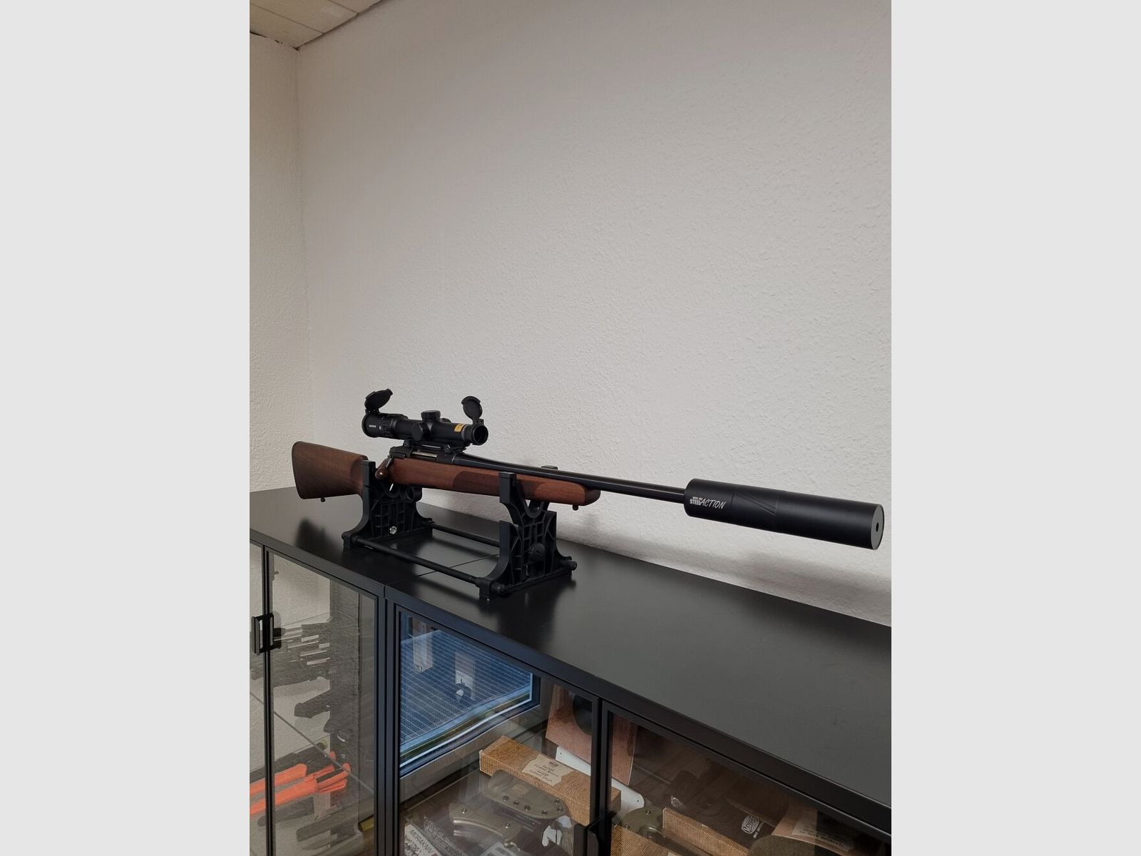 Steel Action HS .308 , Montage , Schalldämpfer, Minox 1-5x24 S, Holzschaft