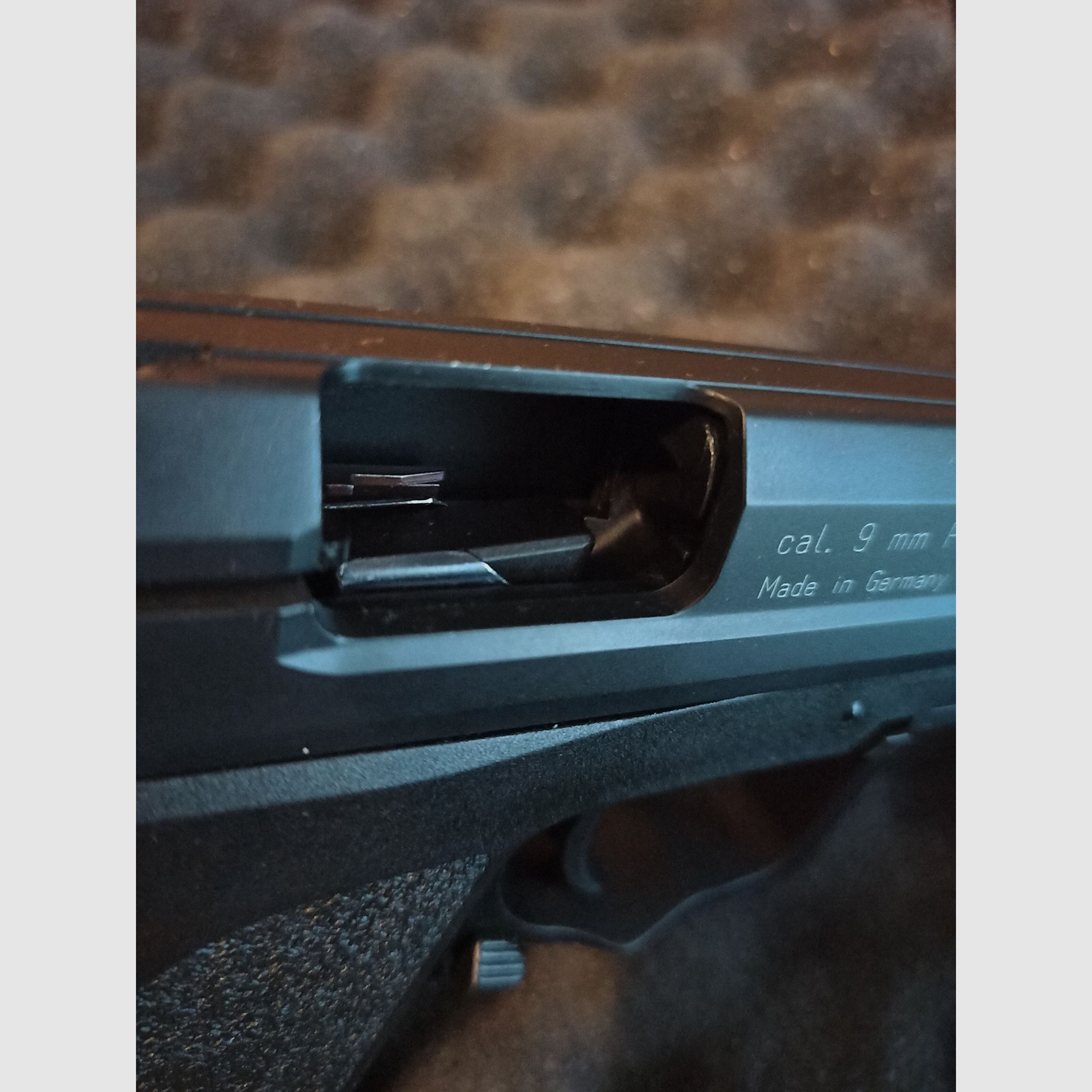 RG 96   BLK   9mm   P.A.K.   9R   PTB 699   (pistola a salve)