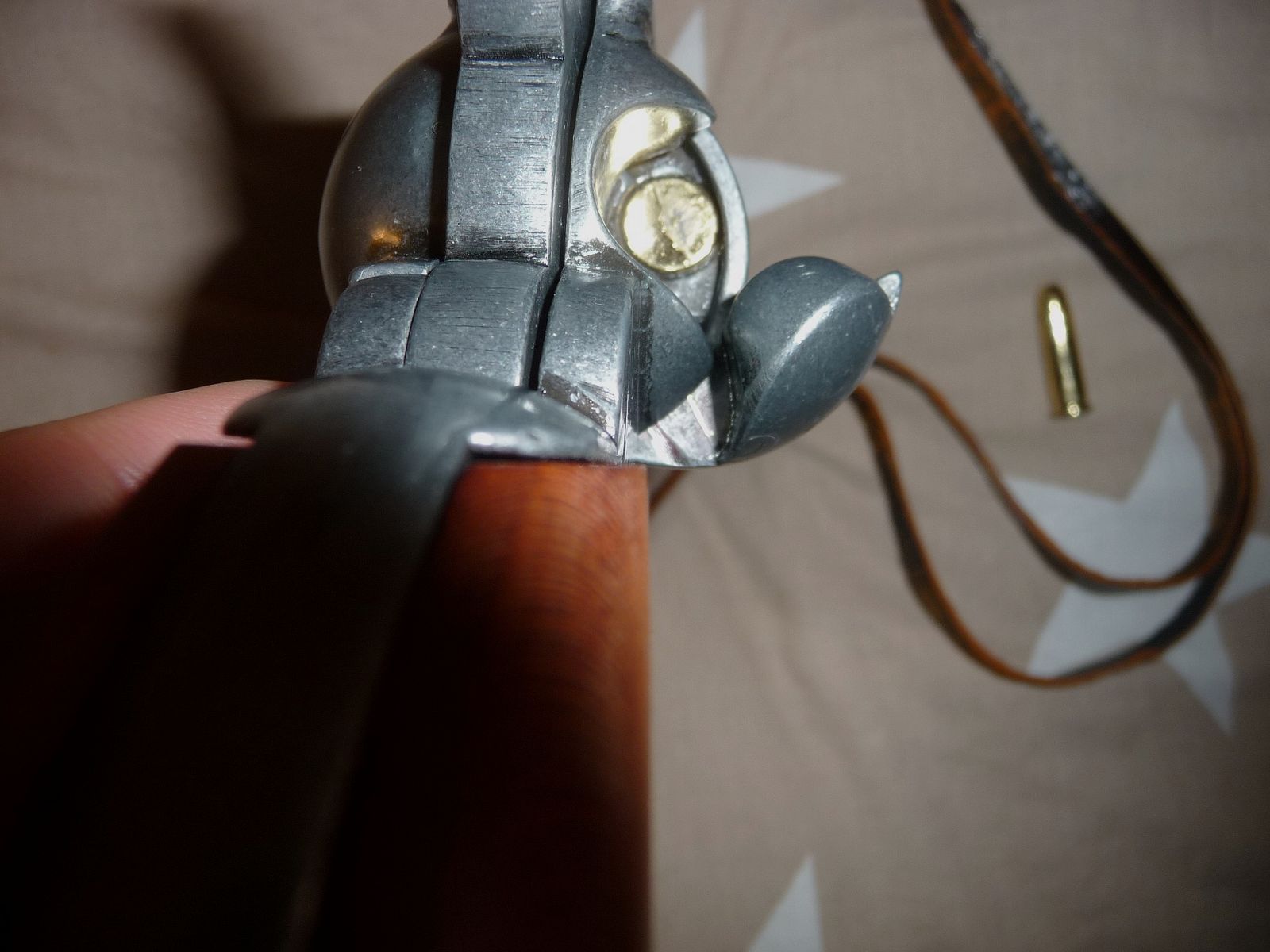 Piękny kowbojski rewolwer z uprzężą