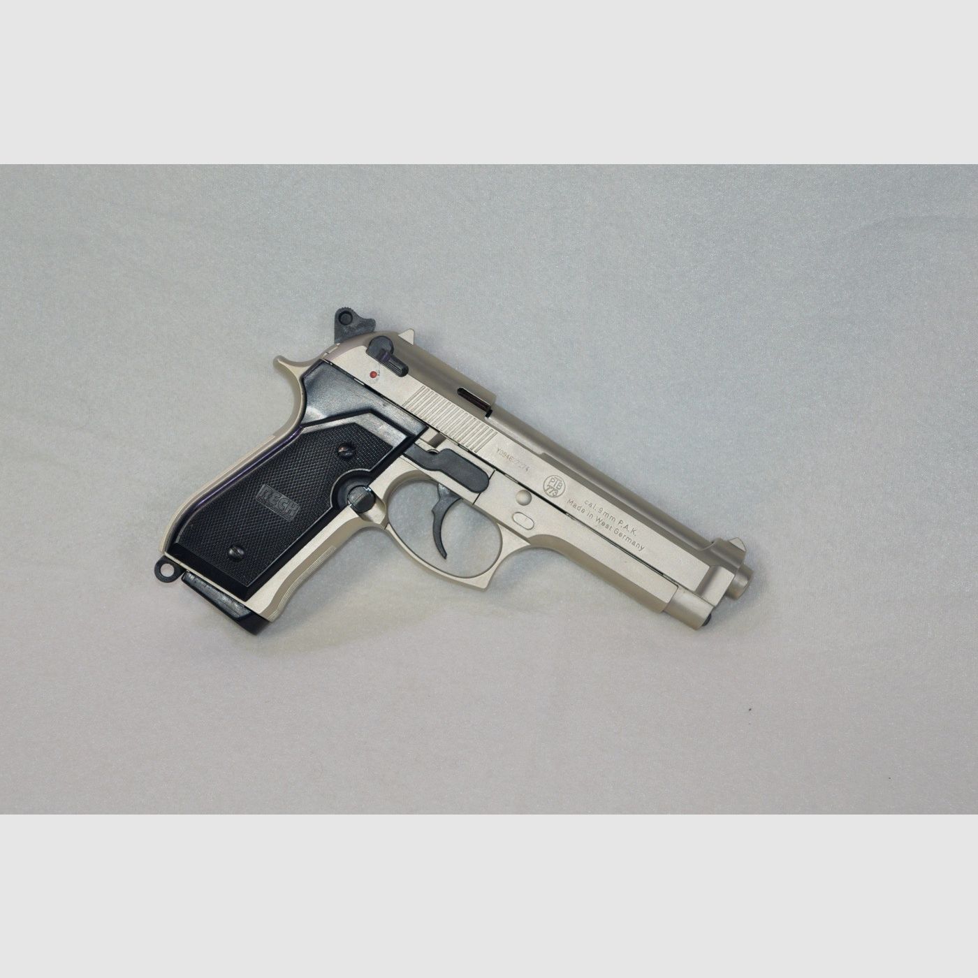 Top-Pakket! Reck Miami Mod. 92 F verchroomd, Cal. 9 mm P.A.K. + takt. Holster + 2. Magazin