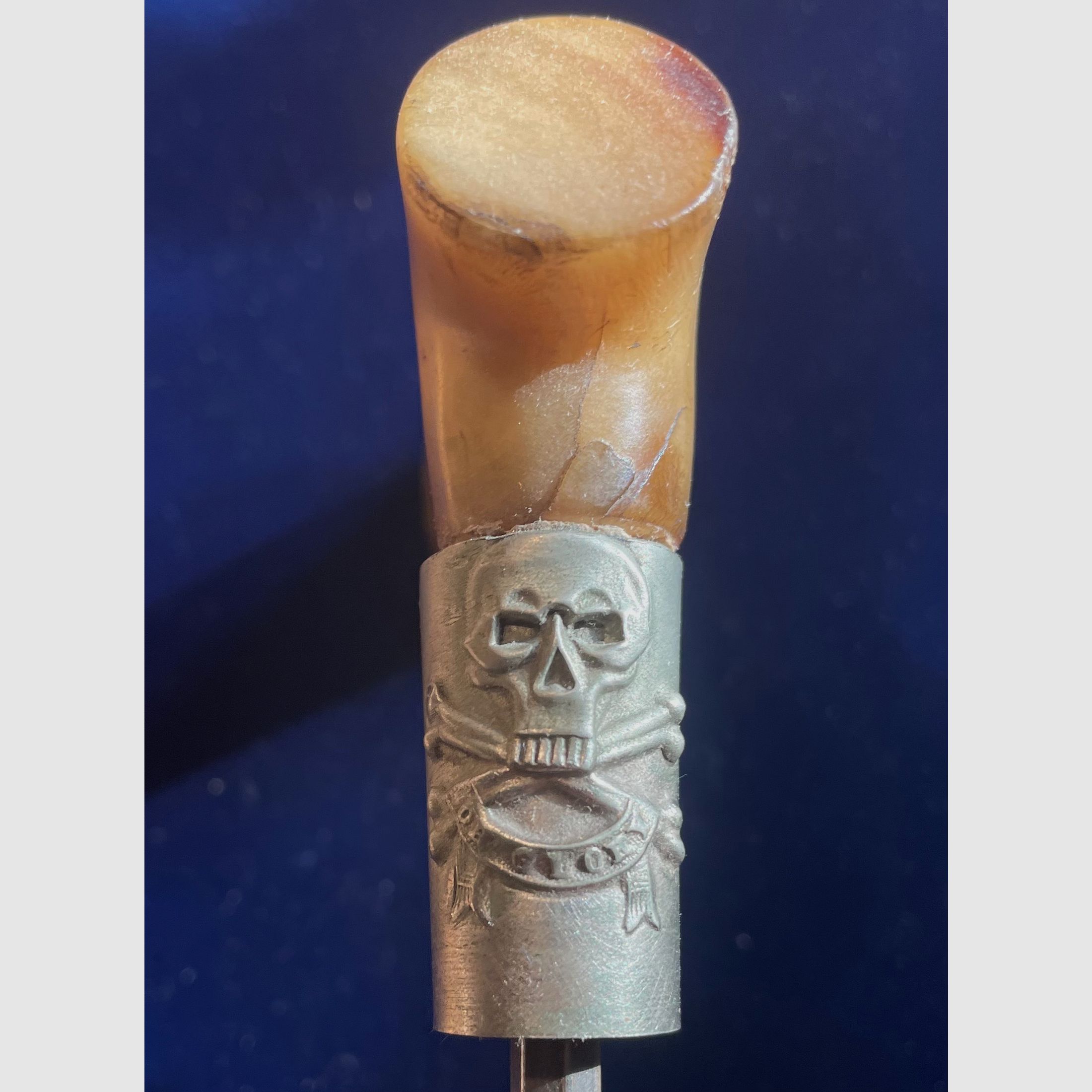 DEAD OR GLORY - Walking stick with contents - antique around 1880