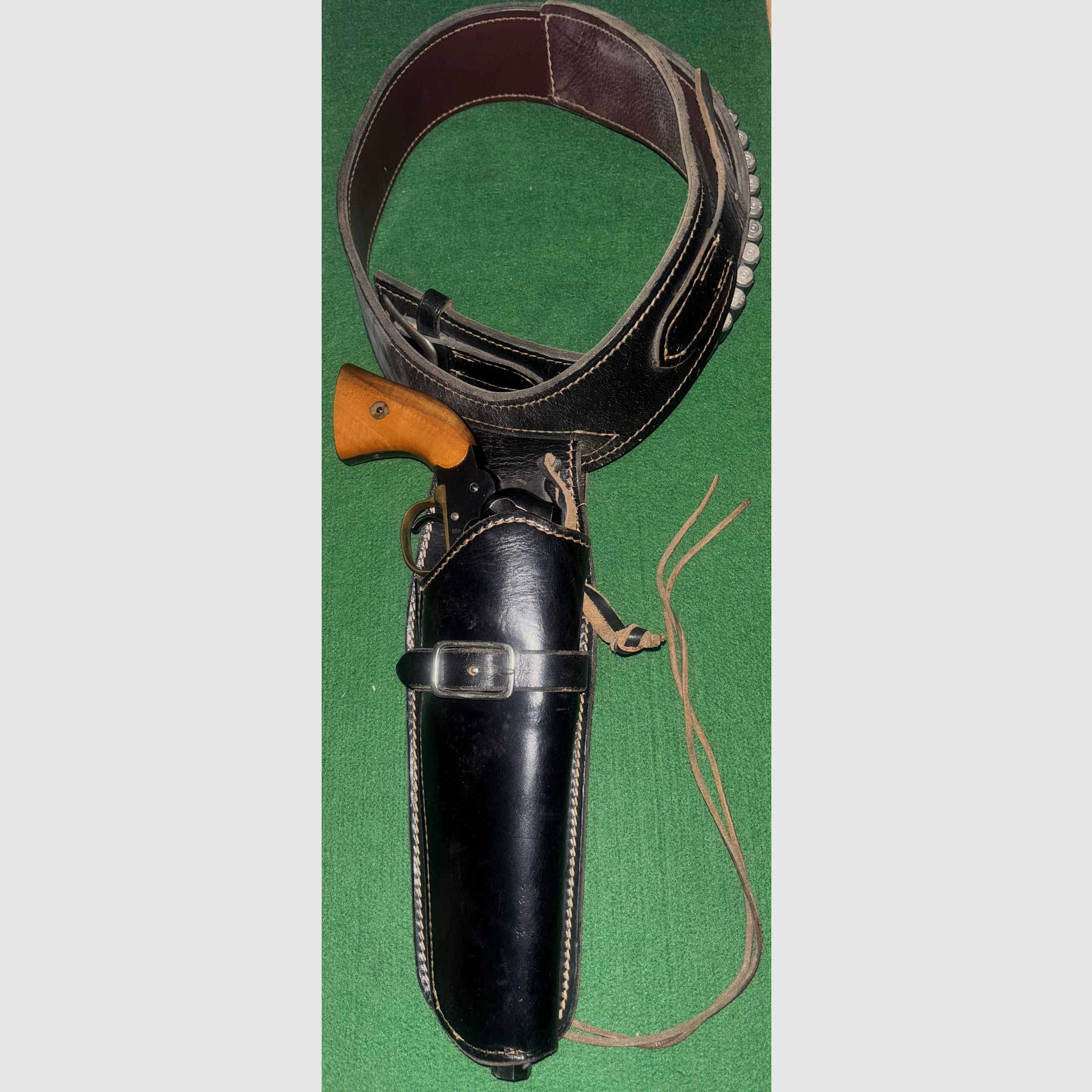 Vorderlader Revolver Remington Model 1858 New Army Cal. 44 im Westernhoster