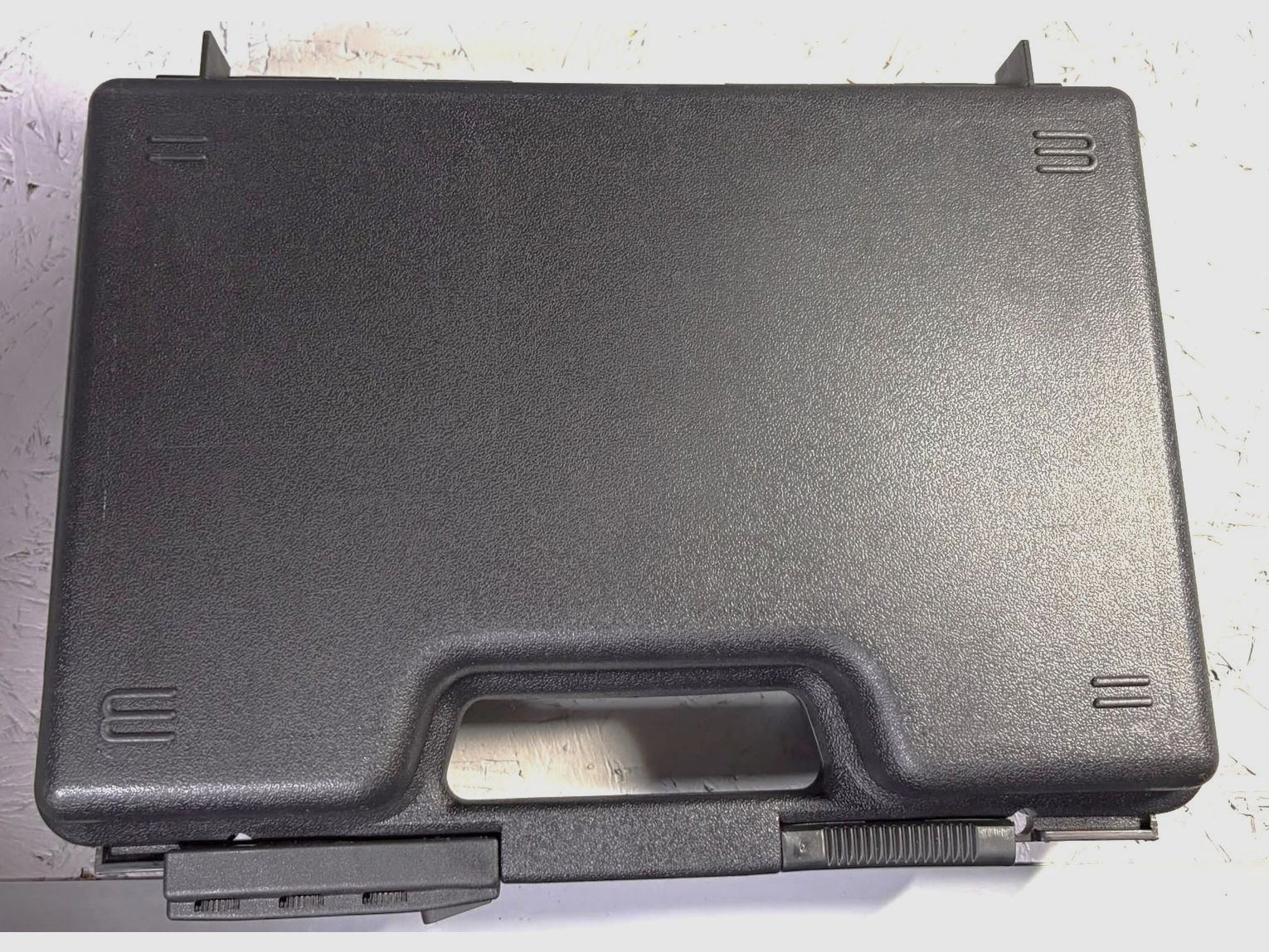 Makarov Co2 Pistole Halbautomat in 4,5 mm BB dieses Modell ist mit Origianl Teilen der legendären Makarov hergestellt worden