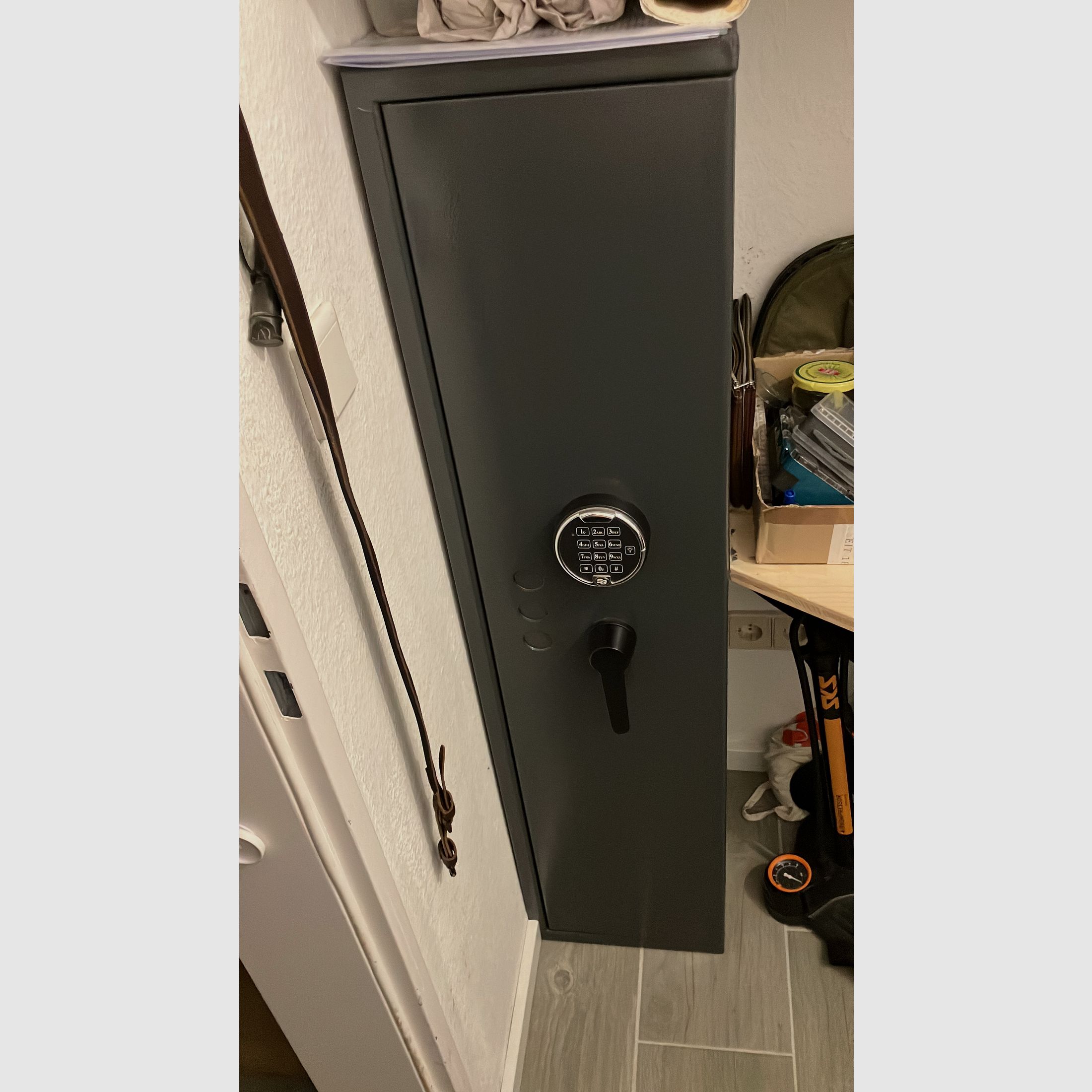 Armoire à armes avec serrure numérique, Classe 0, pour 4 armes longues