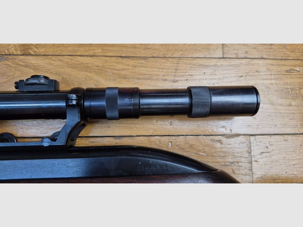 Sehr schöne Winchester Model 77 – Selbstladebüchse im Kal. 22LR – Die Begleiterin des jungen Amerikaners nach dem Krieg – Ideale Waffe zur Jagd auf Ungeziefer und persönlicher Feind jeder Dose! – 8 Schuss – Sehr schöne Verarbeitung von Winchester New Haven aus 1962 – Zustand mehr als sehr gut – TBE++, Bild 8 von 41