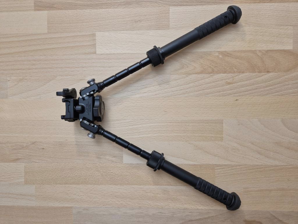 Bipod B&T Industries Atlas BT46-LW17 PSR with quick-release mount for Picatinny rails, NEW