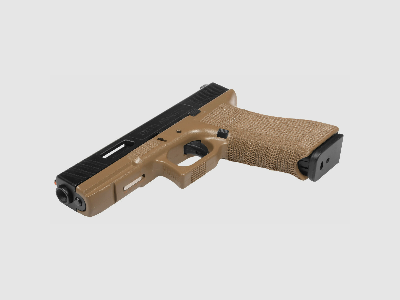 P01 GBB Airsoft Pistole in TAN | Delta Armory
