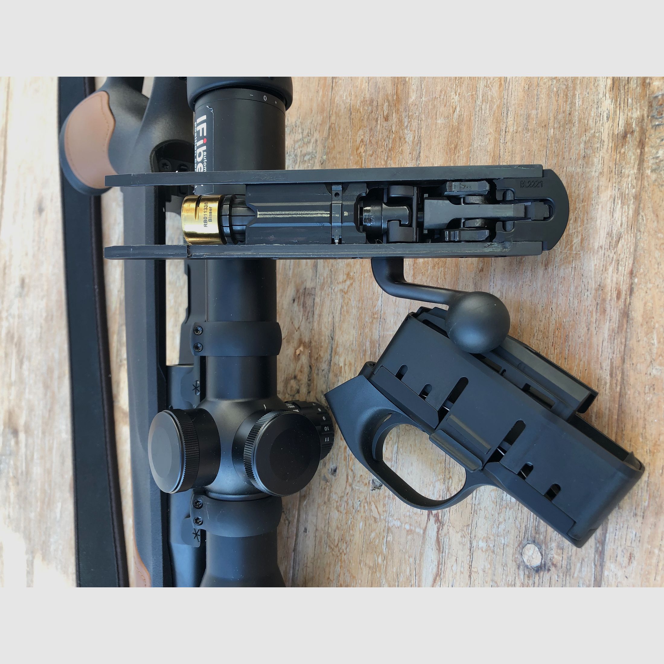 Wie neu: Blaser R8 Professional Success 338 Blaser Magnum