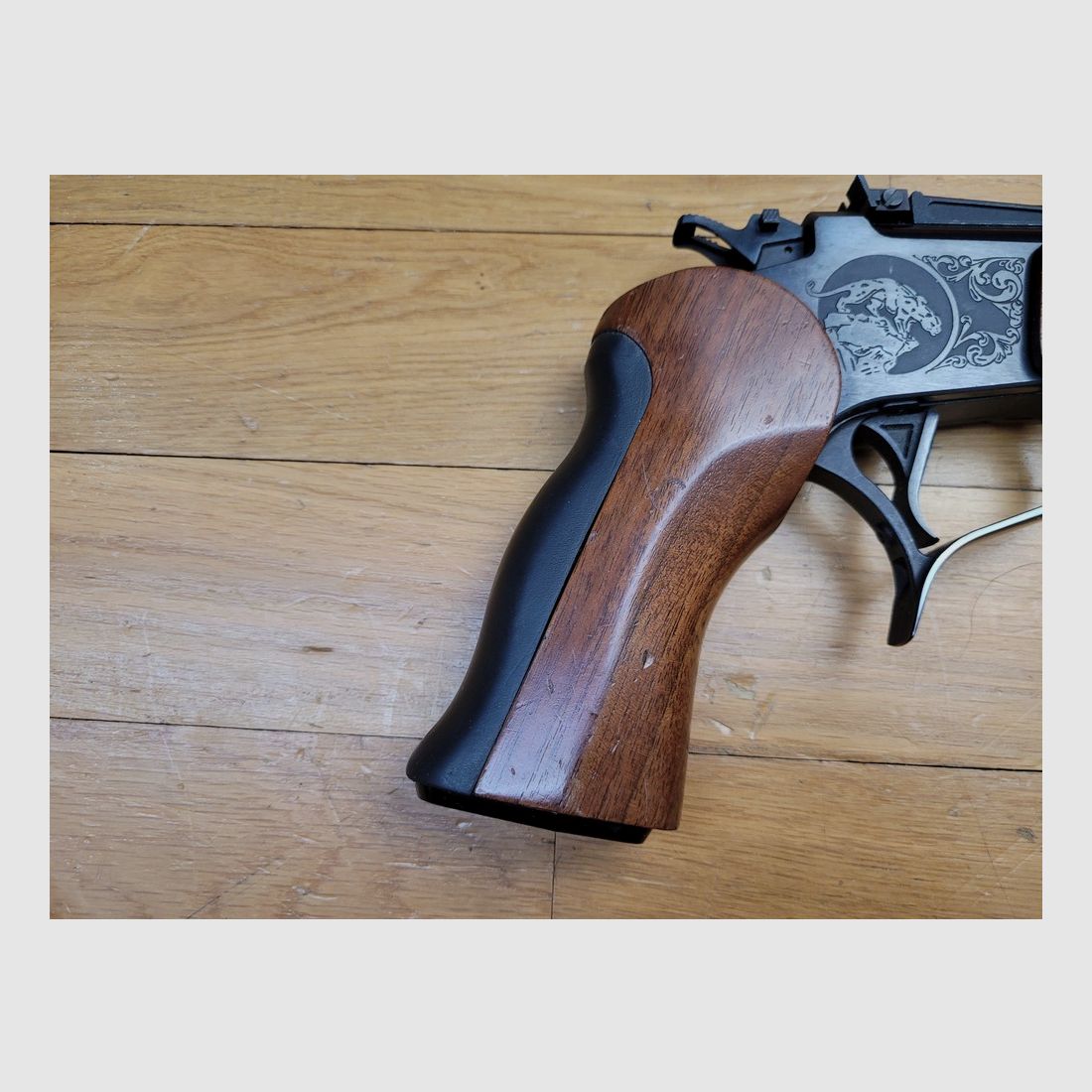 Contender-Pistole in 22LR – 10 Zoll wechselbarer Lauf! – Anpassbar – Eine Legende des Sportschießens durch ihre Originalität und Qualität – Zustand TBE!, Bild 14 von 16