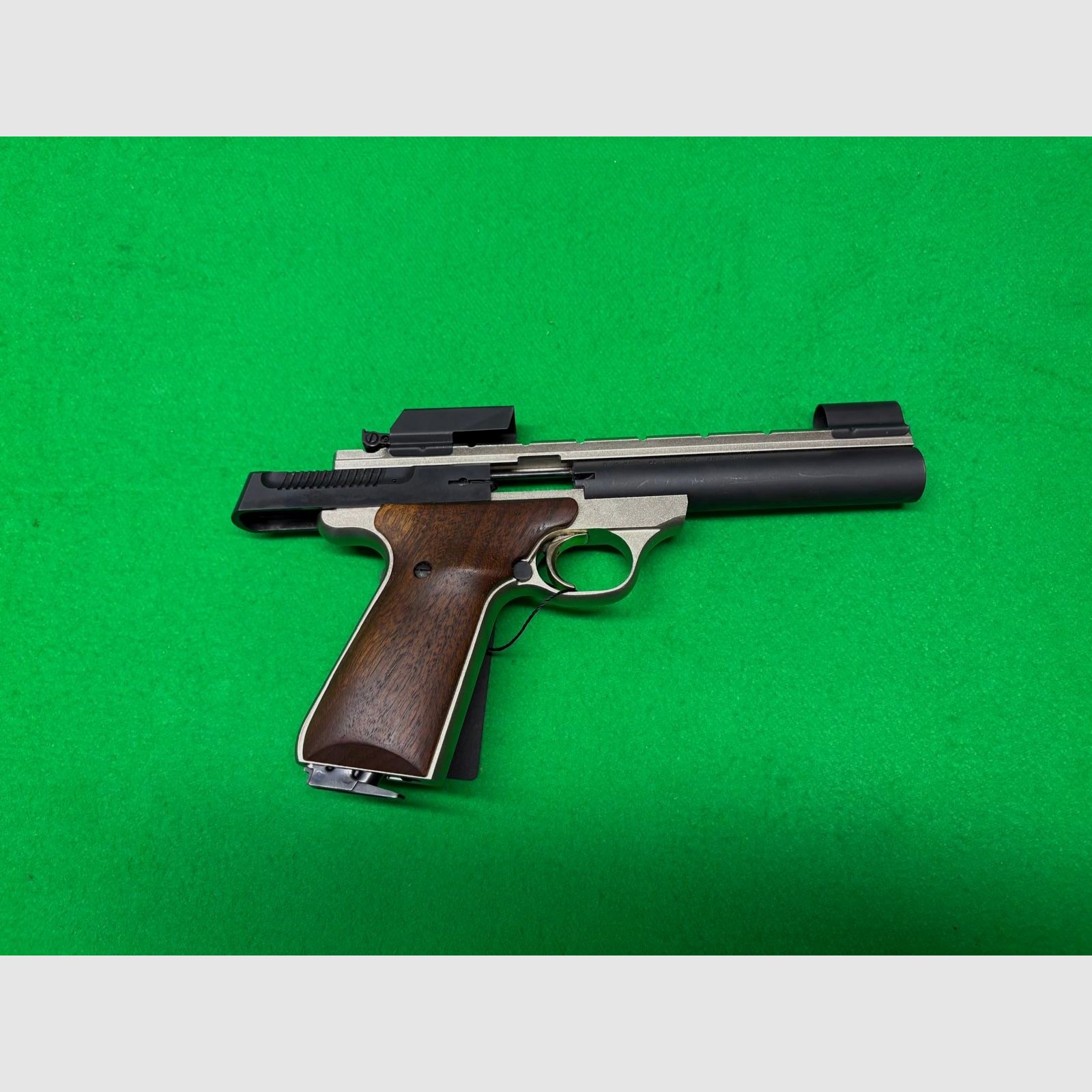 Pistola deportiva Browning Buck Mark .22 lr