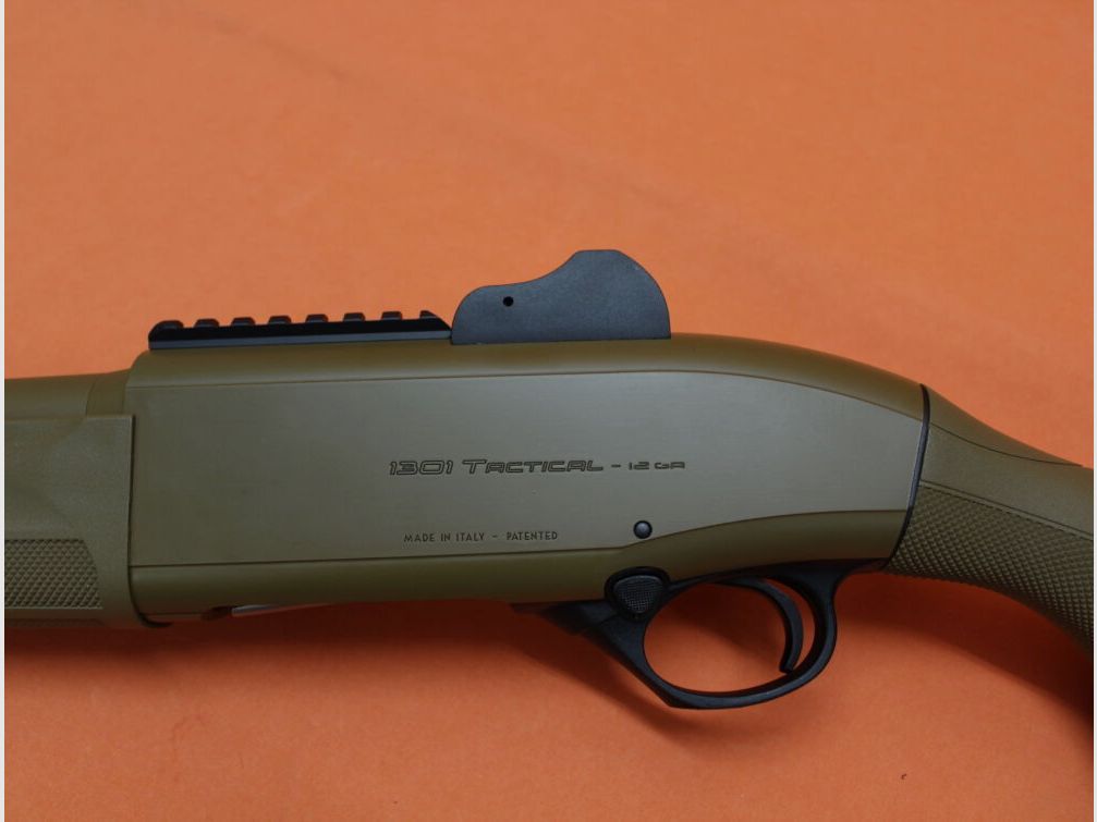 Beretta Ha.Flinte 12/76 Beretta 1301 TACTICAL FDE Sand Gen1 18,5" Canne OCHP Choke Intercambiabile/ Picatinny/ Ghost-Ring