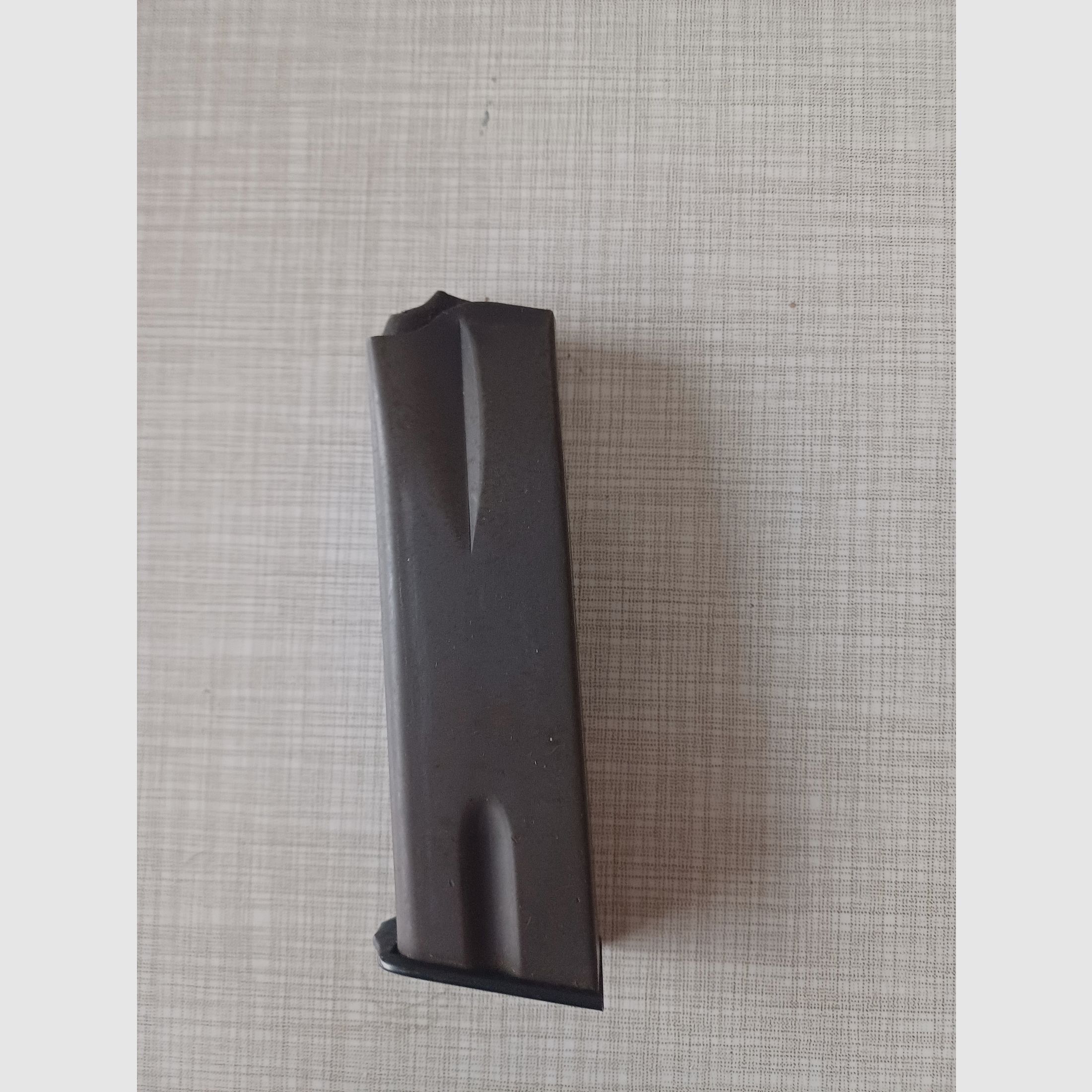 Pistolet hongrois 9mmLuger similaire au FN High Power, image 1 sur 3