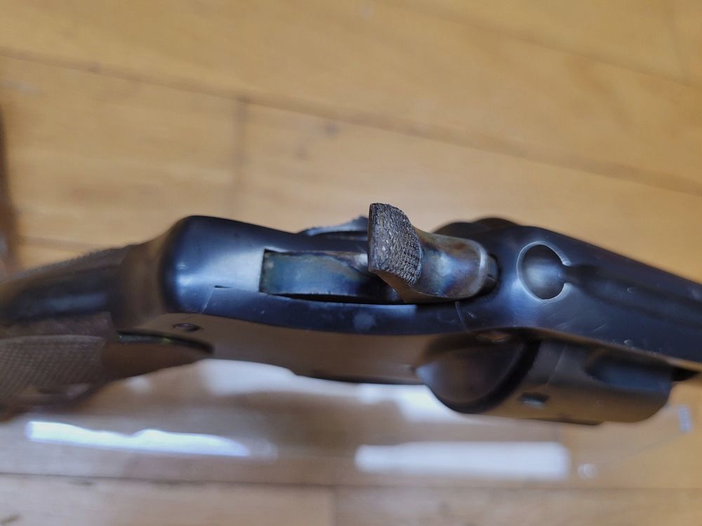 Schöner und guter Revolver 1892 spanisch aus den französischen Bestellungen von 1917 - Herstellung Trocaola Aranzabal Y Cia in Eibar - Kal. 8mm92 - Etui, Handschlaufe und Gurt - Schöne Mechanik und perfekter Lauf - Sehr schönes Exemplar 14-18 in TTBE ++, Bild 14 von 24