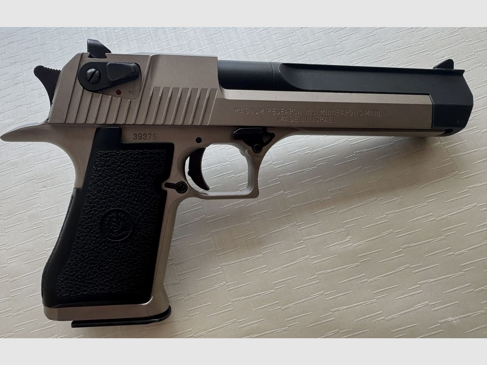 IMI Desert Eagle Kaliber .44 Magnum – Vernickelte Ausführung mit Abzugstuning