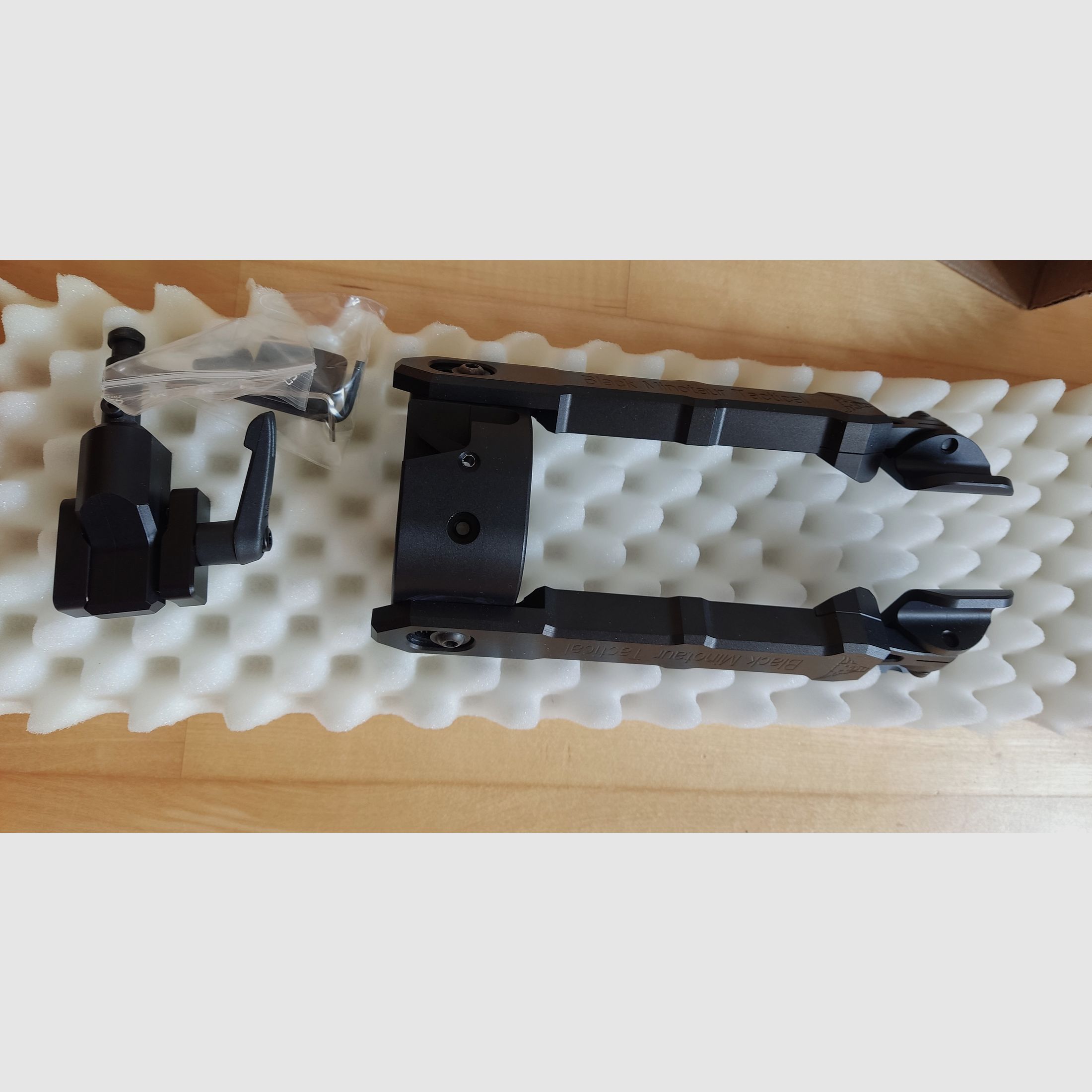 Due piedi SniperTools / Minotauro nero tattica