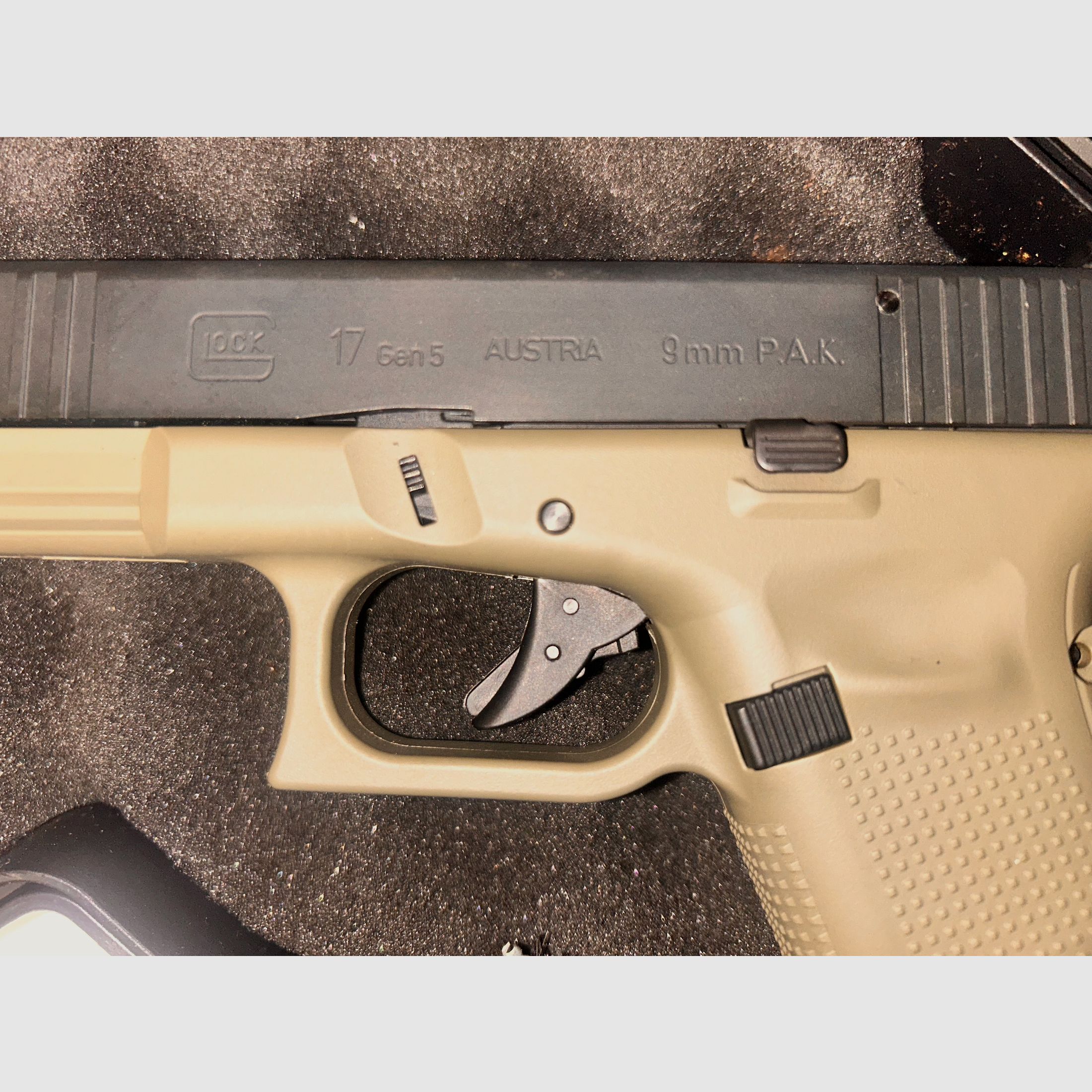 Glock 17 Gen5 Schreckschuss Pistole Französisches Militär 9 mm P.A.K. (P18) NEU NEU NEU