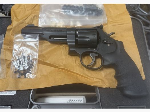 Smith & Wesson S&W Revolver M&P R8, 5" (8-schots)