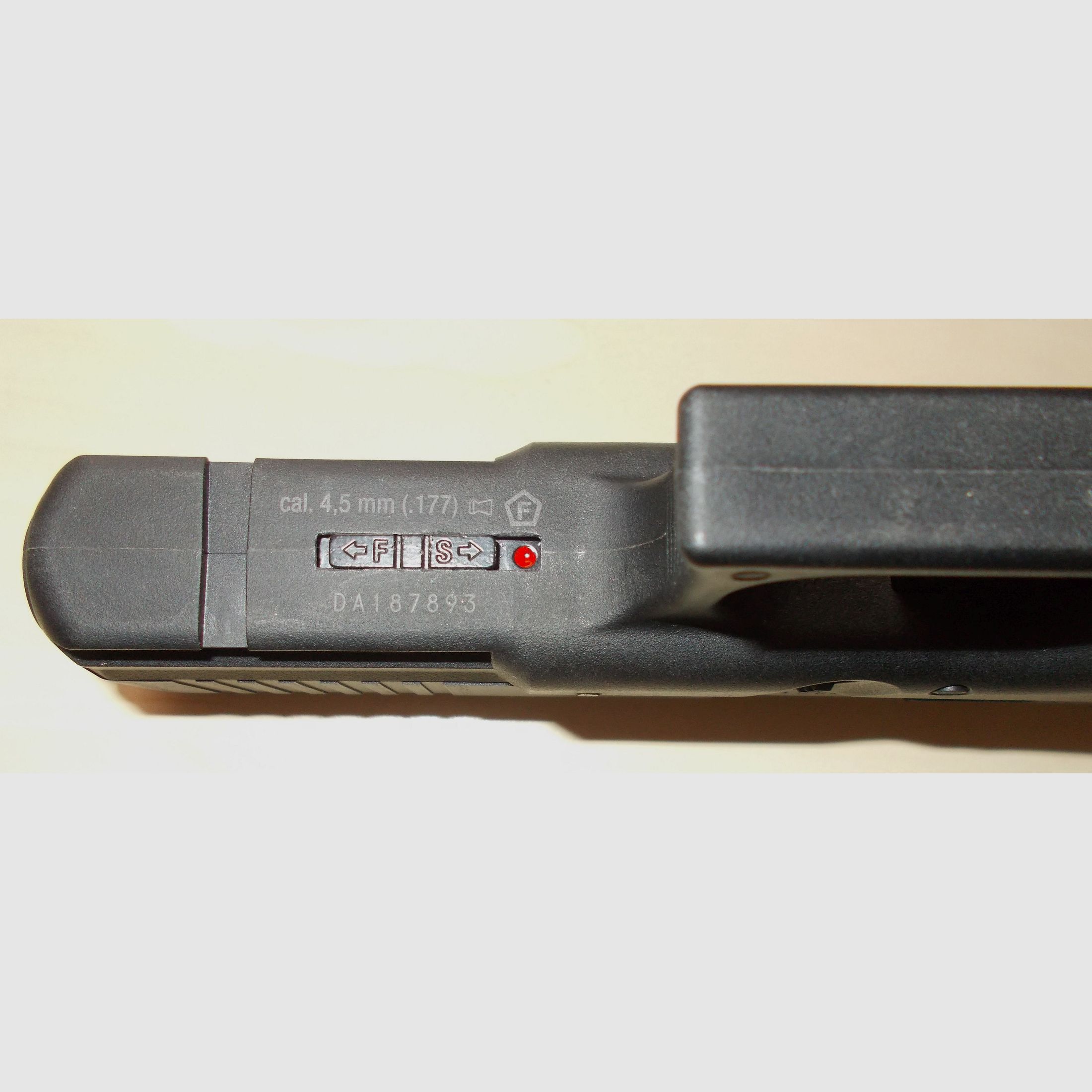 Umarex Glock 17 Gen 5 Blowback 4.5mm DIABOLO + 2nd magazine and case