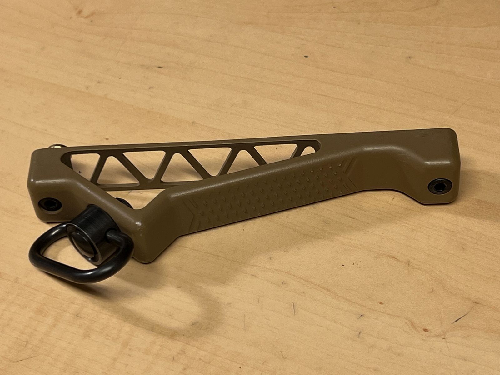 Grip frontal para Airsoft versión de aluminio en ángulo en Dark Earth Key - tipo MOD 5