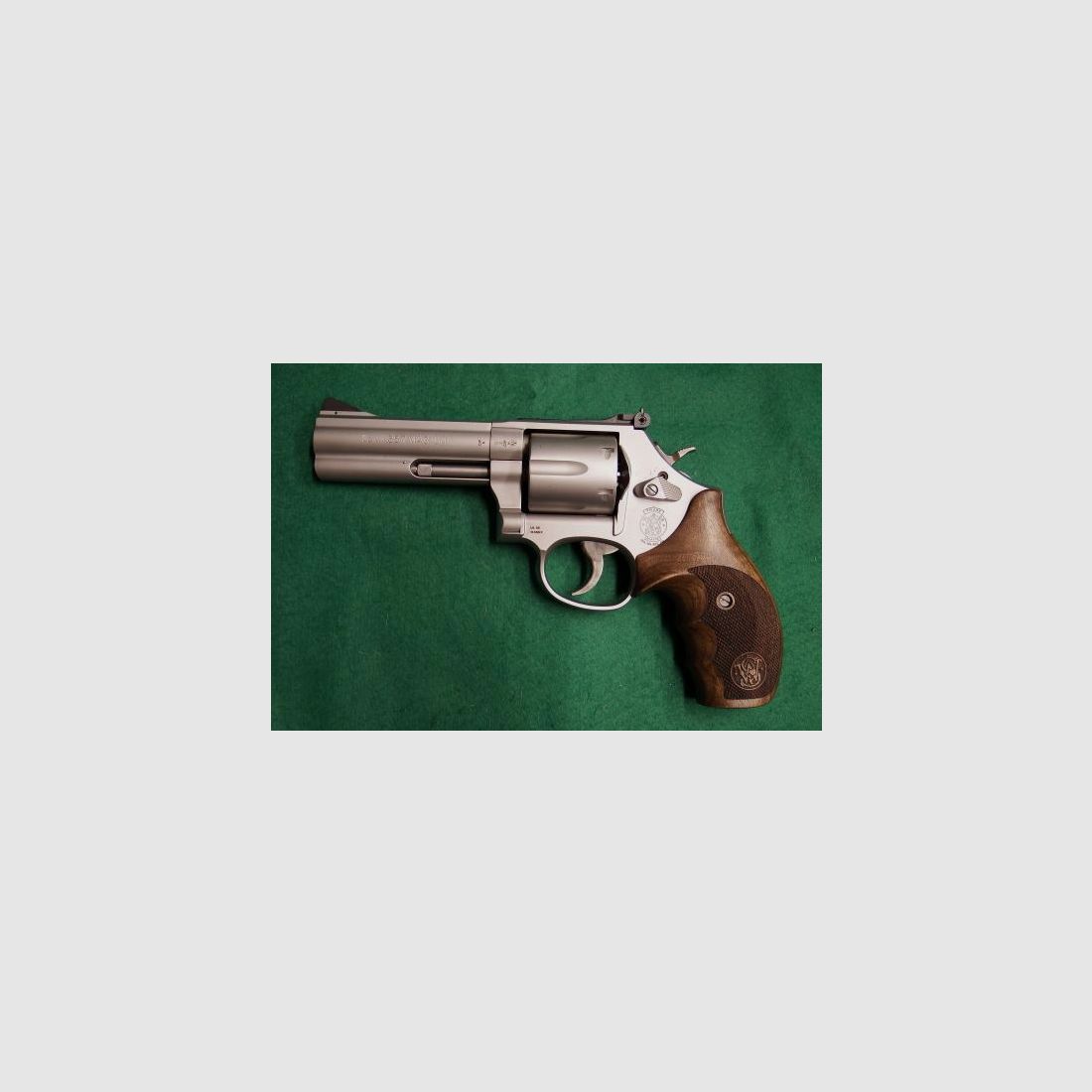 Smith & Wesson 686 Security Special 4" caliber .357 Magnum revolver