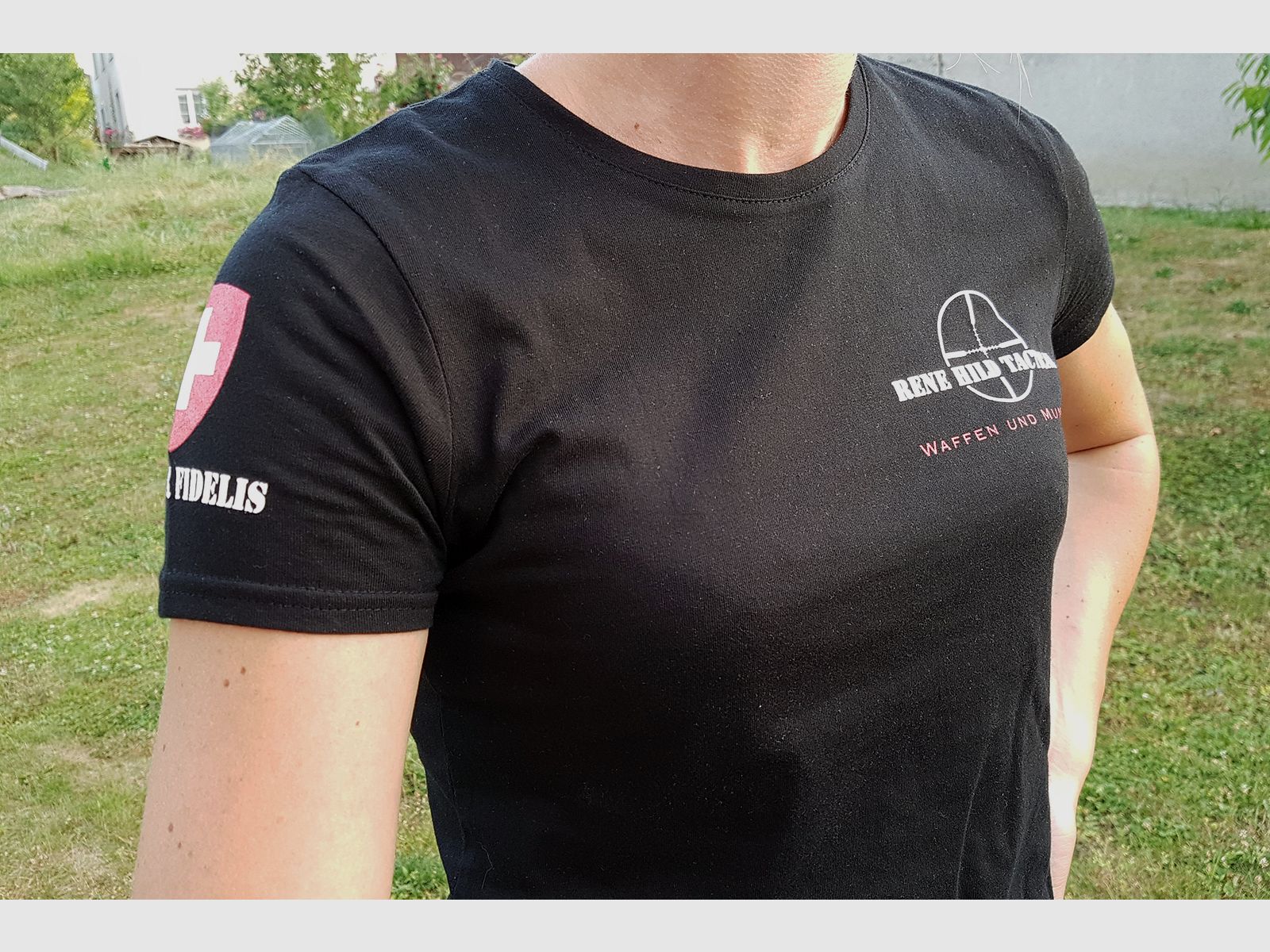T-Shirts, Bild 1 von 3