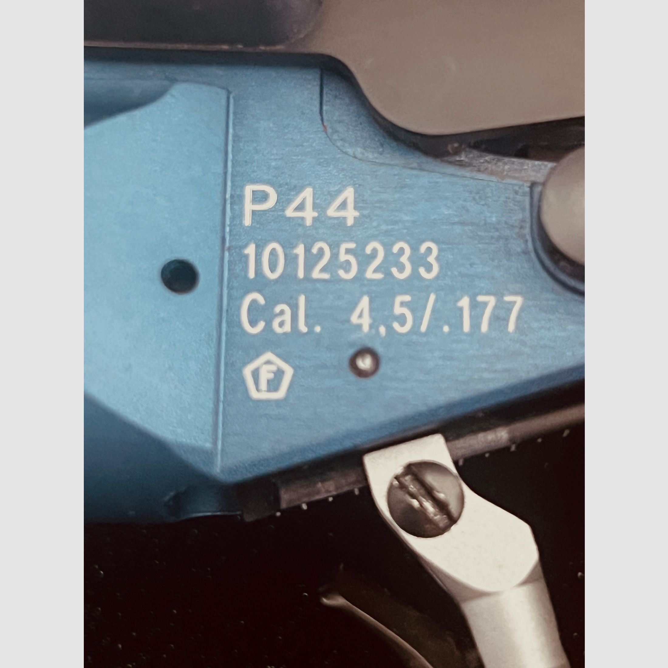 Air pistol Feinwerkbau P55 with 6500 air rifle pellets - Right-handed