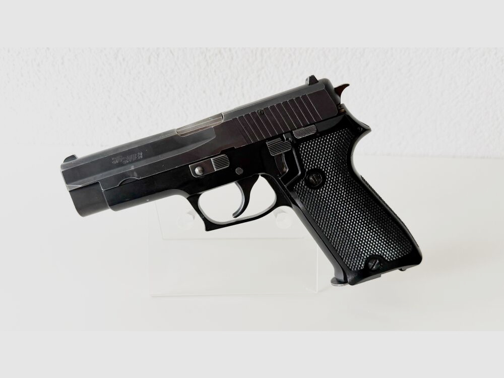 SIG Sauer P 220 mit 2. Magazin 9mmLuger