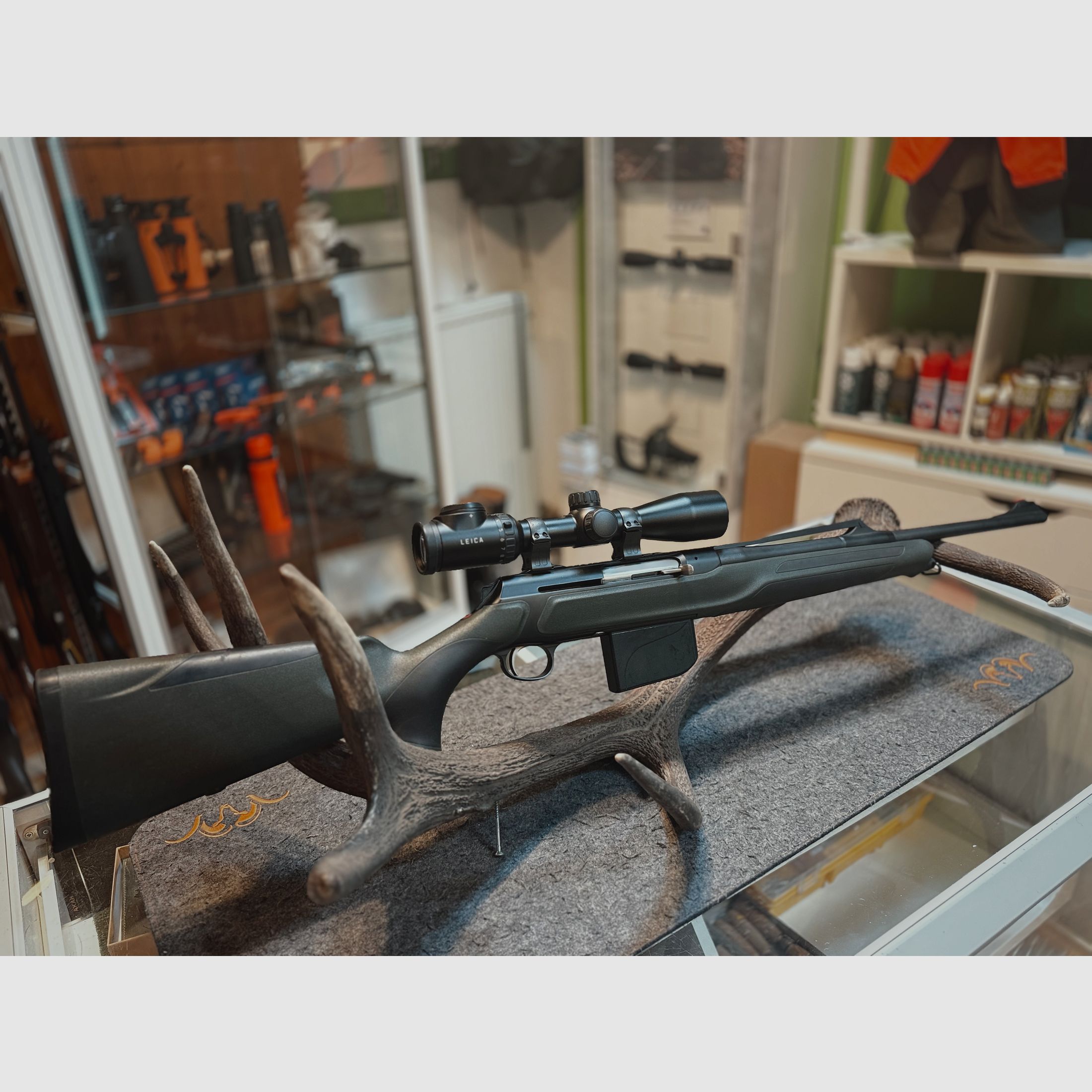 Sauer 303 Cal. .300 Win. Mag. - Leica Magnus 1,5-10x42