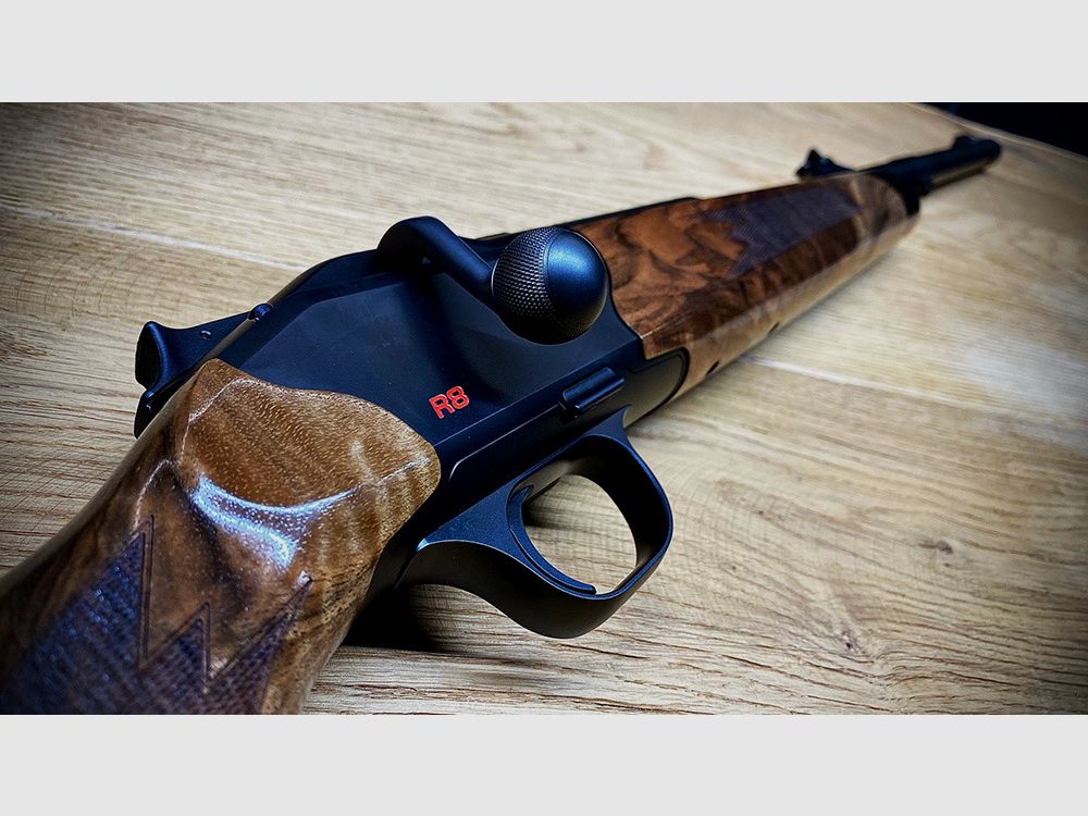 Blaser R8 Kilombero / HK 7 / Kal. .375 H. & H. Mag. / Offene Visierung / Kickstop / TRAUMWAFFE