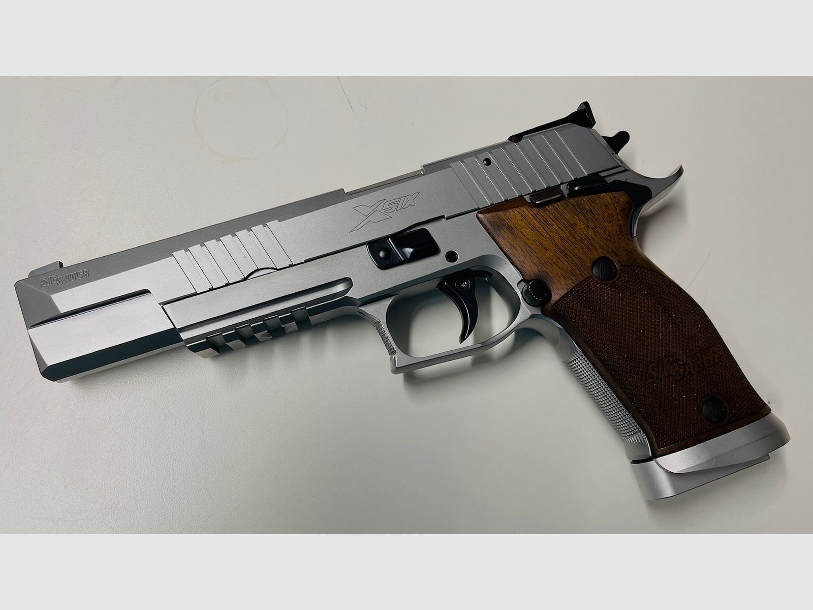 Sig Sauer P220 X-Six Classic II, .45Auto - LIKE NEW