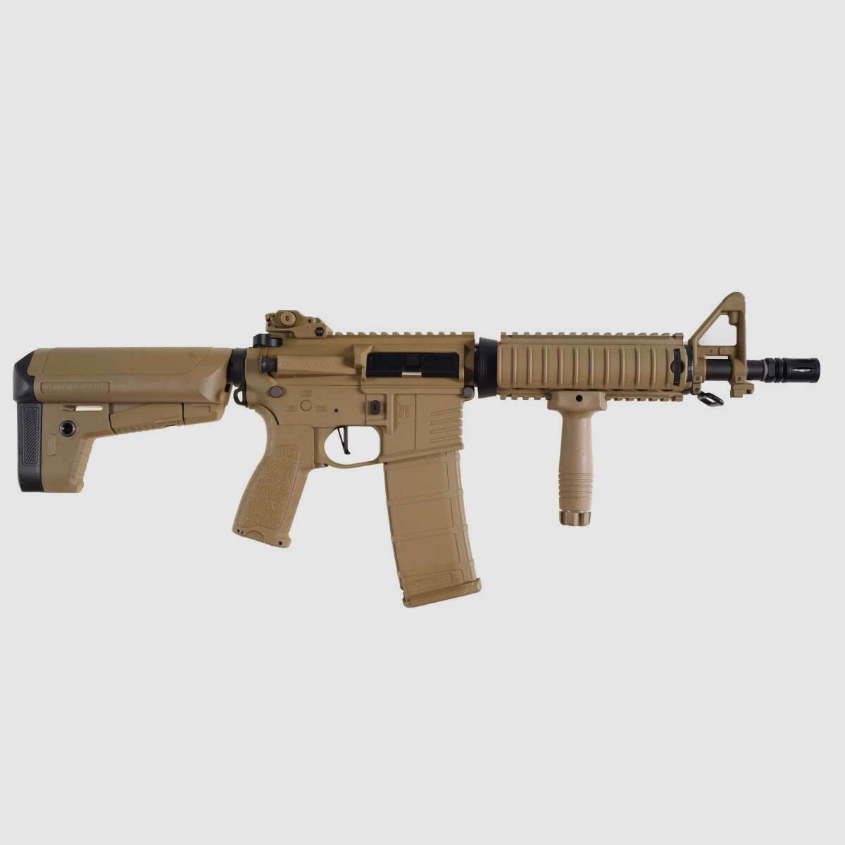 AR15 CQB-R CHARLIE TAN S-AEG Rifle Airsoft Libre a partir de 18 Años | Delta Armory