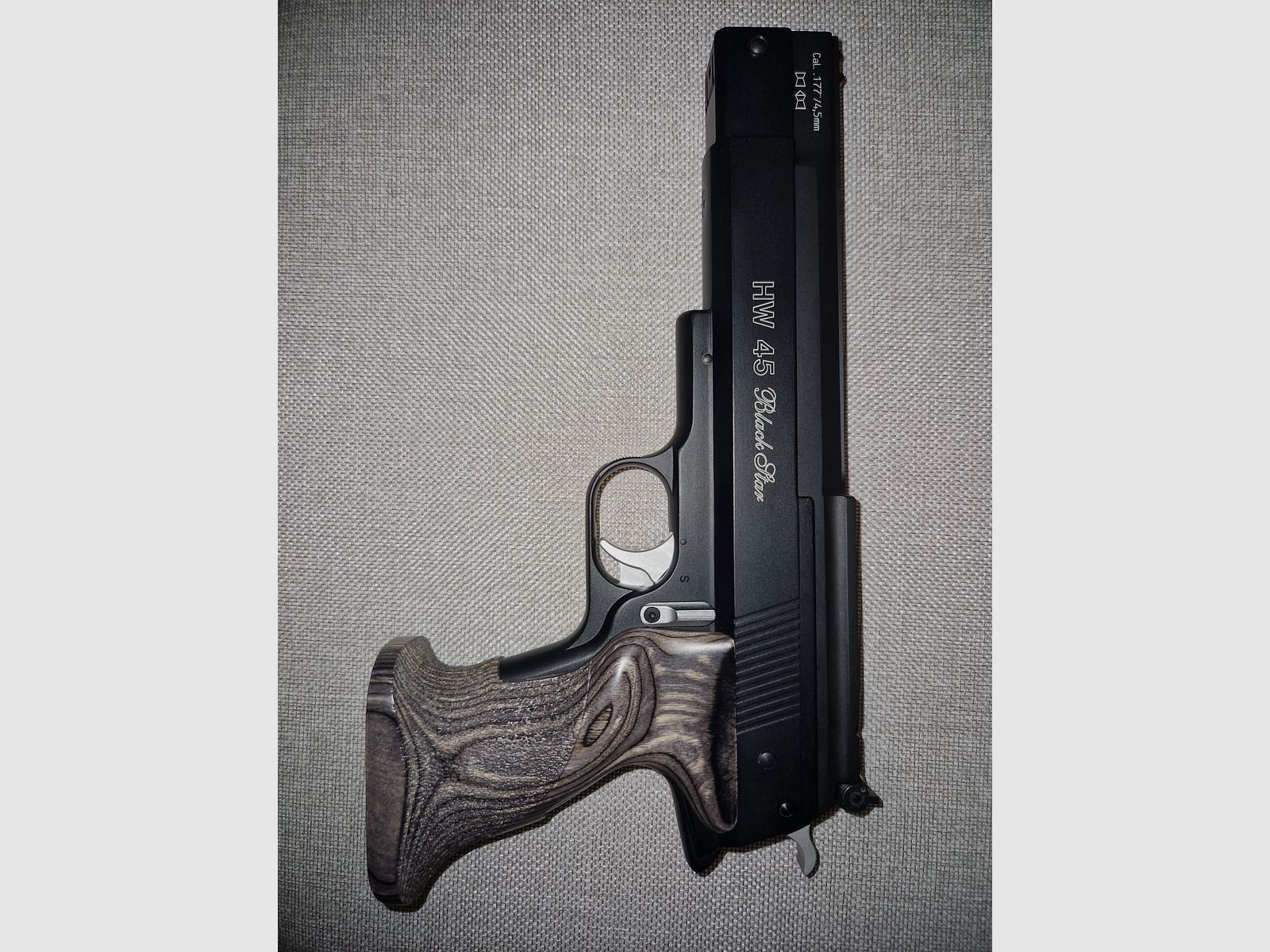 Absolut NEUwertig!!! Weihrauch HW 45 Black Star Pump Luchtpistool Kal. 4,5mm Diabolo zwart extra sterk / Inc. Madbull Pistolenkoffer Deluxe