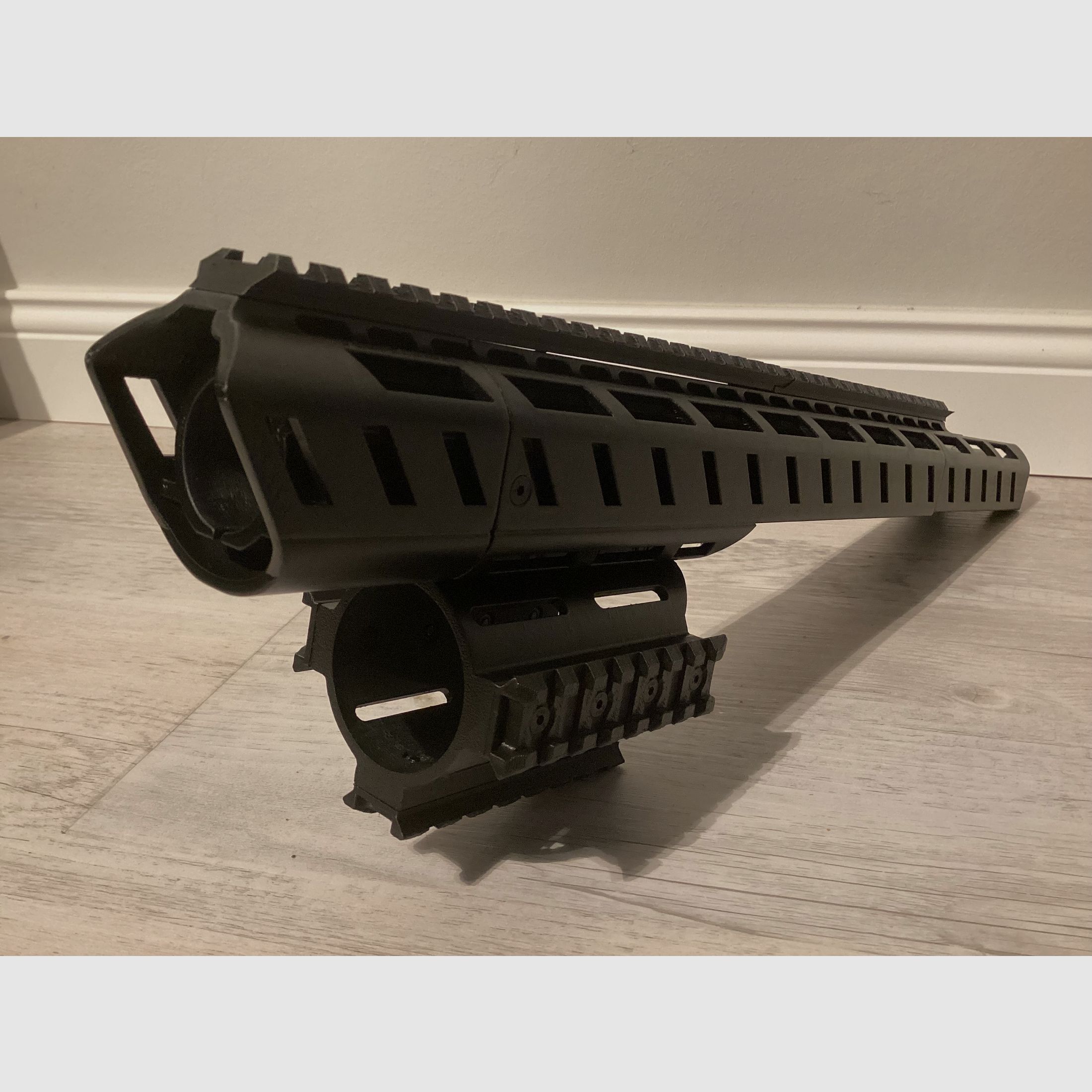 AEA Megalodon new and unused. Handguard possibly as a self-assembly kit. (40 Euro)