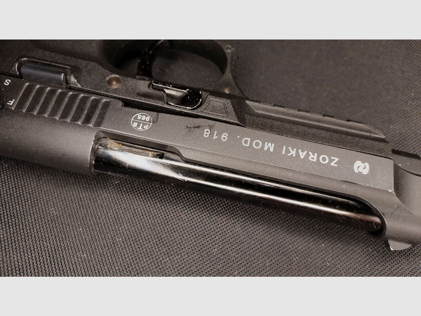 Zoraki 918 9mm P.A.K. negro - antiguo (PTB 965) con nueva funda de Cordura
