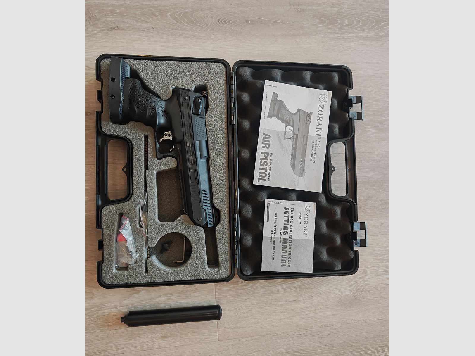 Zoraki HP01, 4,5 mm, mallette d'arme, poignée de match, silencieux, comme neuf.