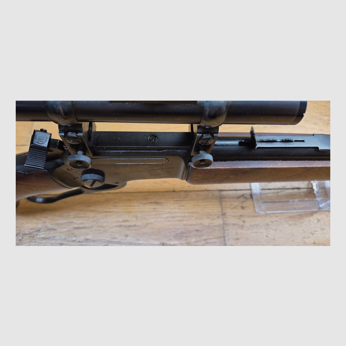 Très belle carabine à levier sous garde Marlin Golden 39A – Calibre 22LR – 10 coups + 1 en 22LR – Très belle fabrication « JM » de 1962 – démontable ou « Take-down » – Rayures micro-grooves – État mécanique et esthétique superbe – Montage acier avec lunette Monope X2.5 à réticule N°1 – Arme d&rsquo;amusement et petite chasse magnifique – TBE++, image 30 sur 47