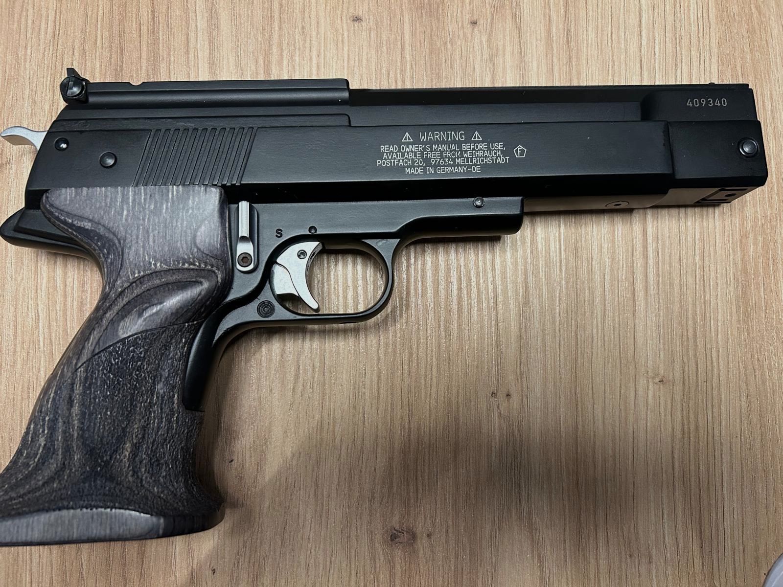 Weihrauch HW 45 Black Star, 4,5 mm, marca F, en muy buen estado