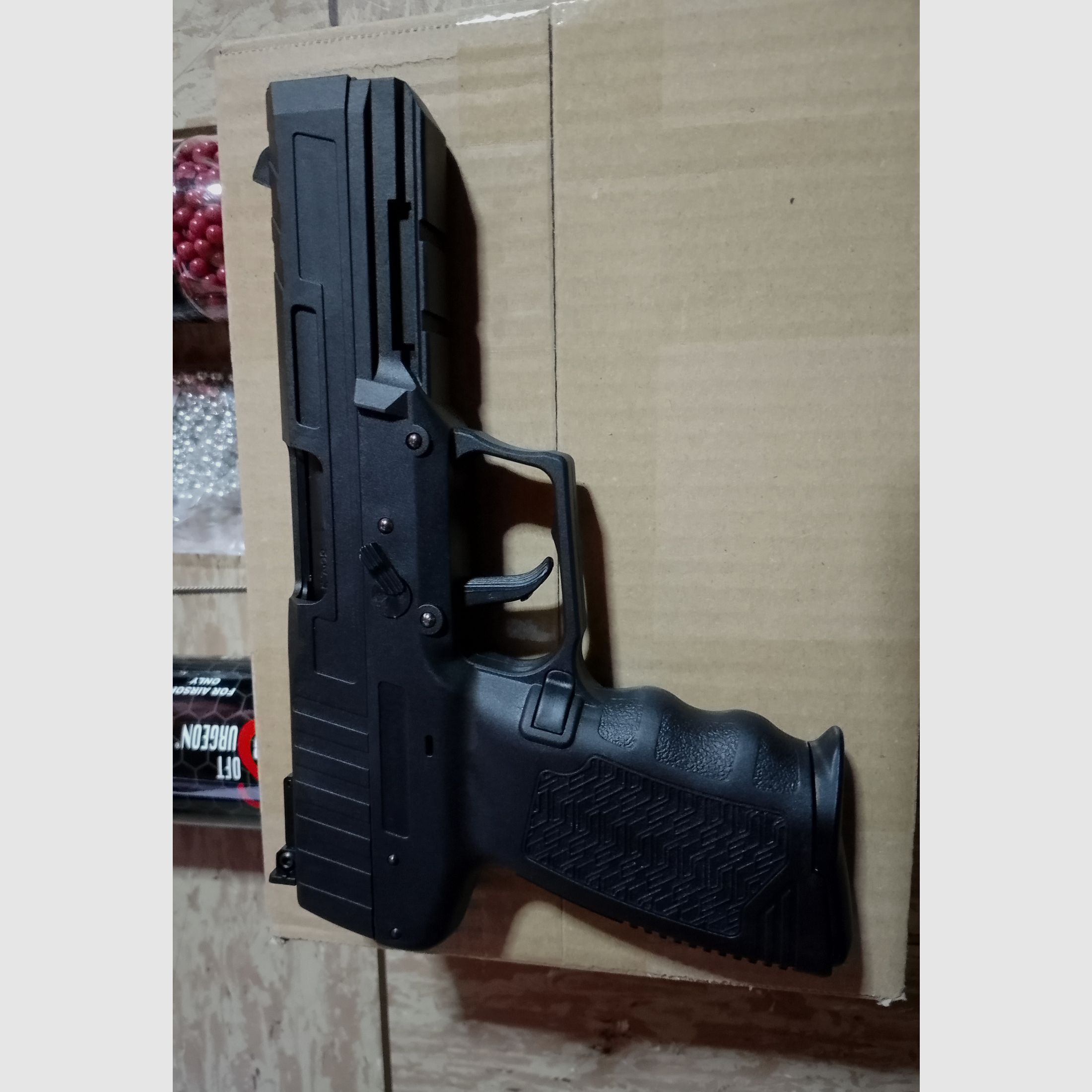 Kli Maverick GBB Gas Blow Back Pistole mit Zubehör Greengas + Stahl und 0,20g  H&K BB's im Set neuwertig