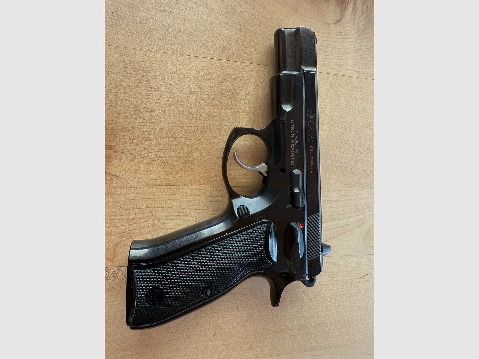 Pistole CZ 75 