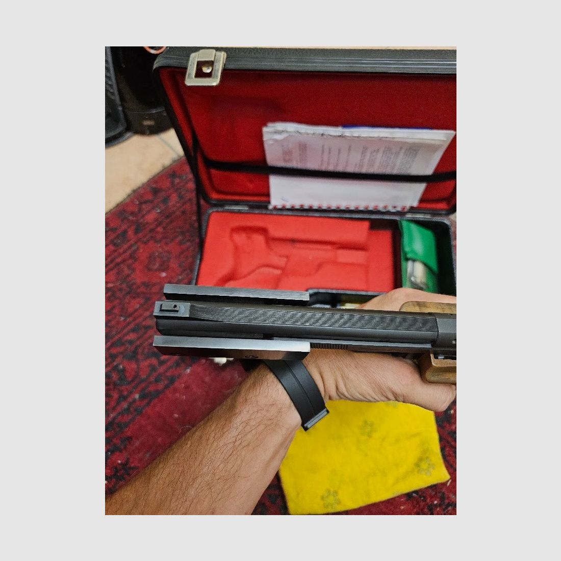 Hämmerli International – High-quality Swiss match pistol in caliber .22 l.r. in very good condition with case and accessories from an estate.