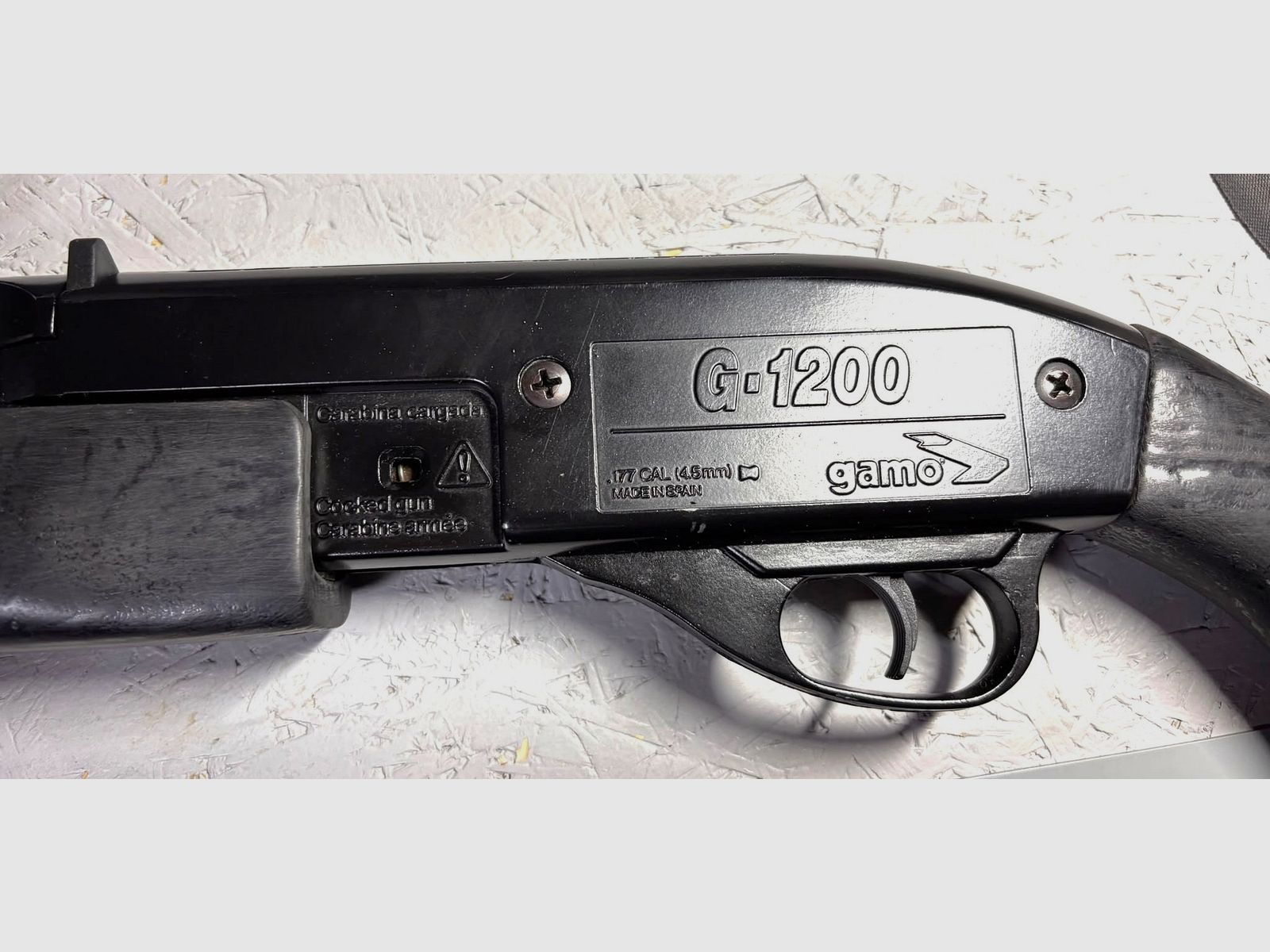 Gamo Pump Gun 1200 in 4.5 mm Diabolo Co 2 Antrieb Pulverbeschichterter Schaft Einzelstück