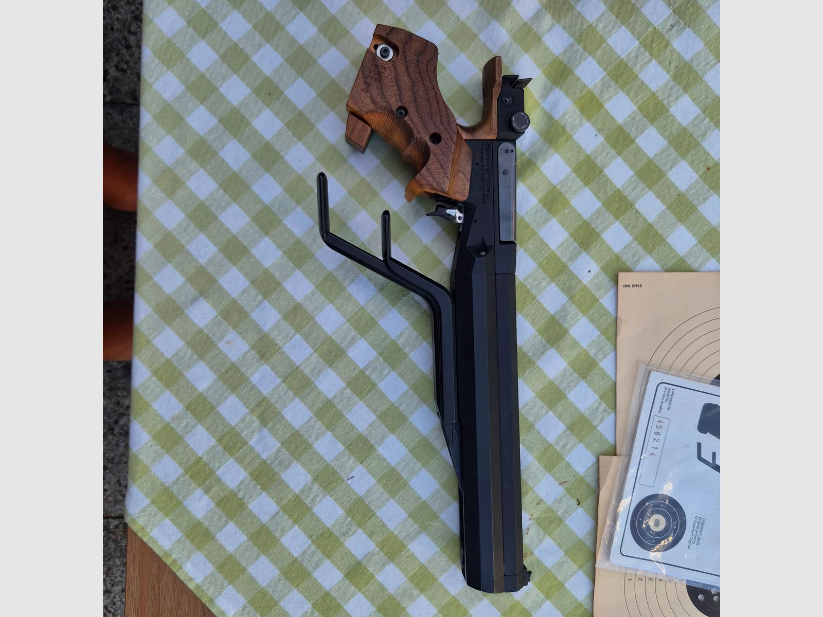 Pistola de competición Feinwerkbau Modelo 102