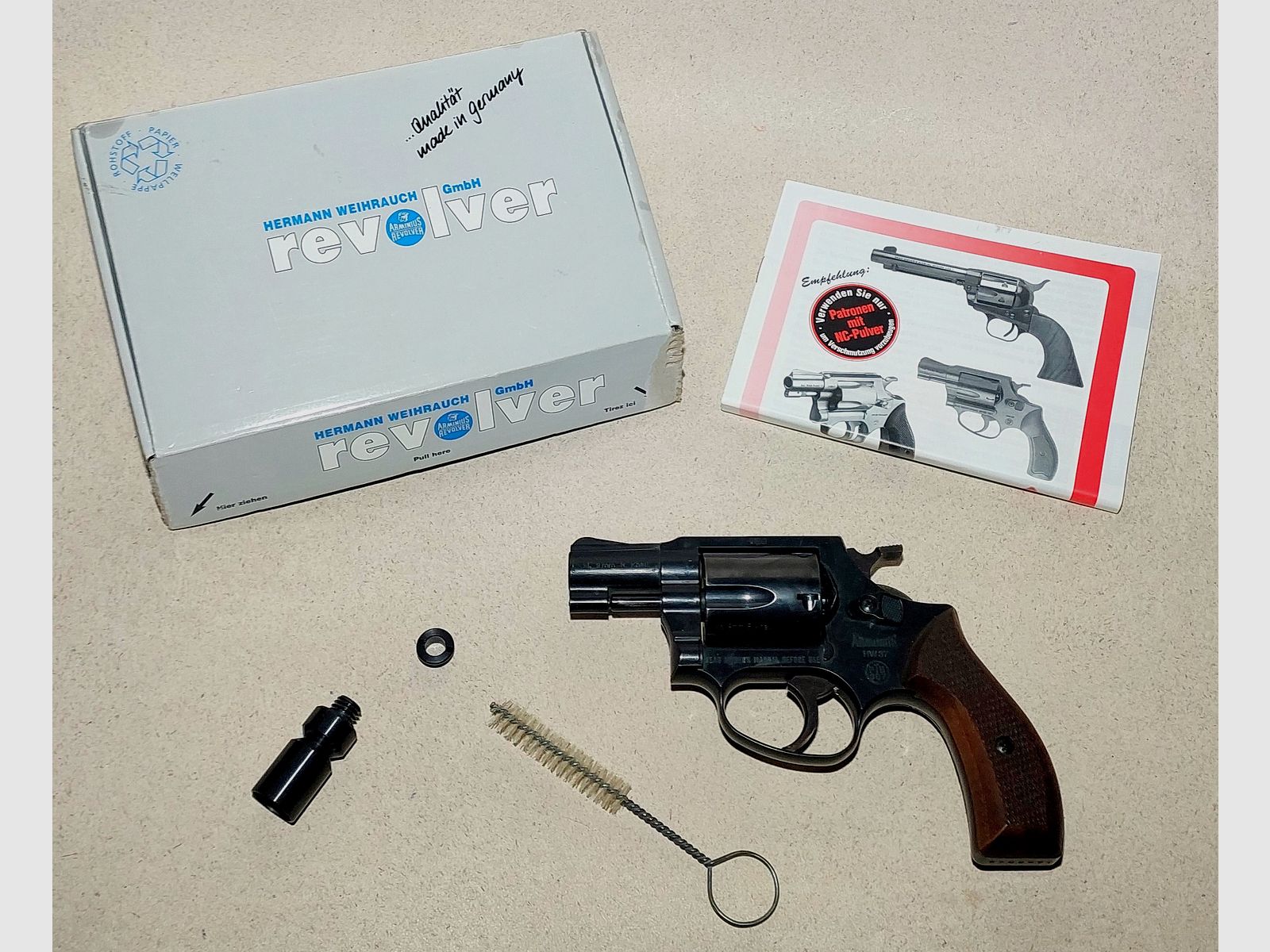 Weihrauch HW37 cal. 9mm R.K. (PTB 887) mit Holzgriffschalen OVP sehr gut erhalten.